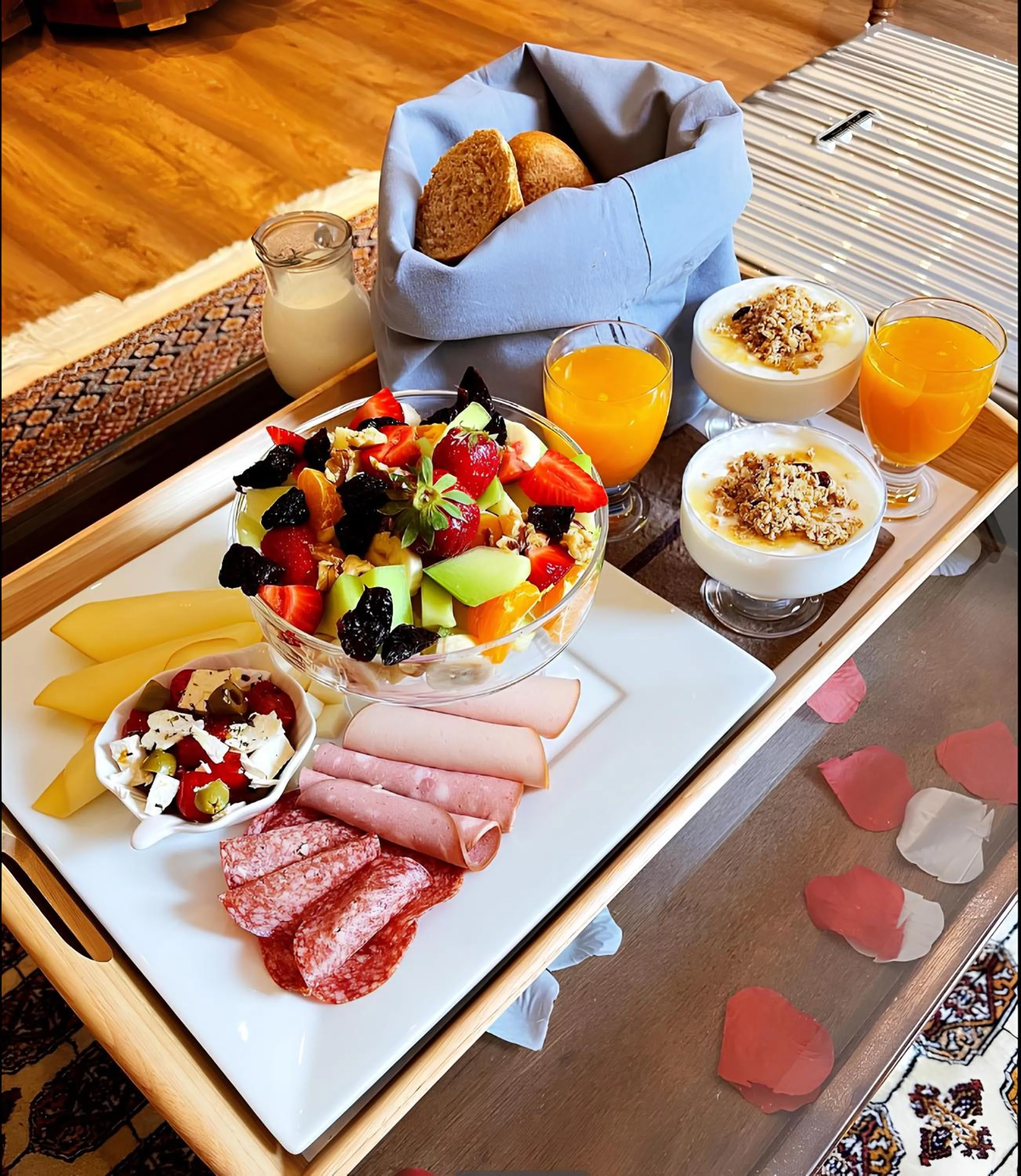 Breakfast in Utopia Luxury Suites - Old Town