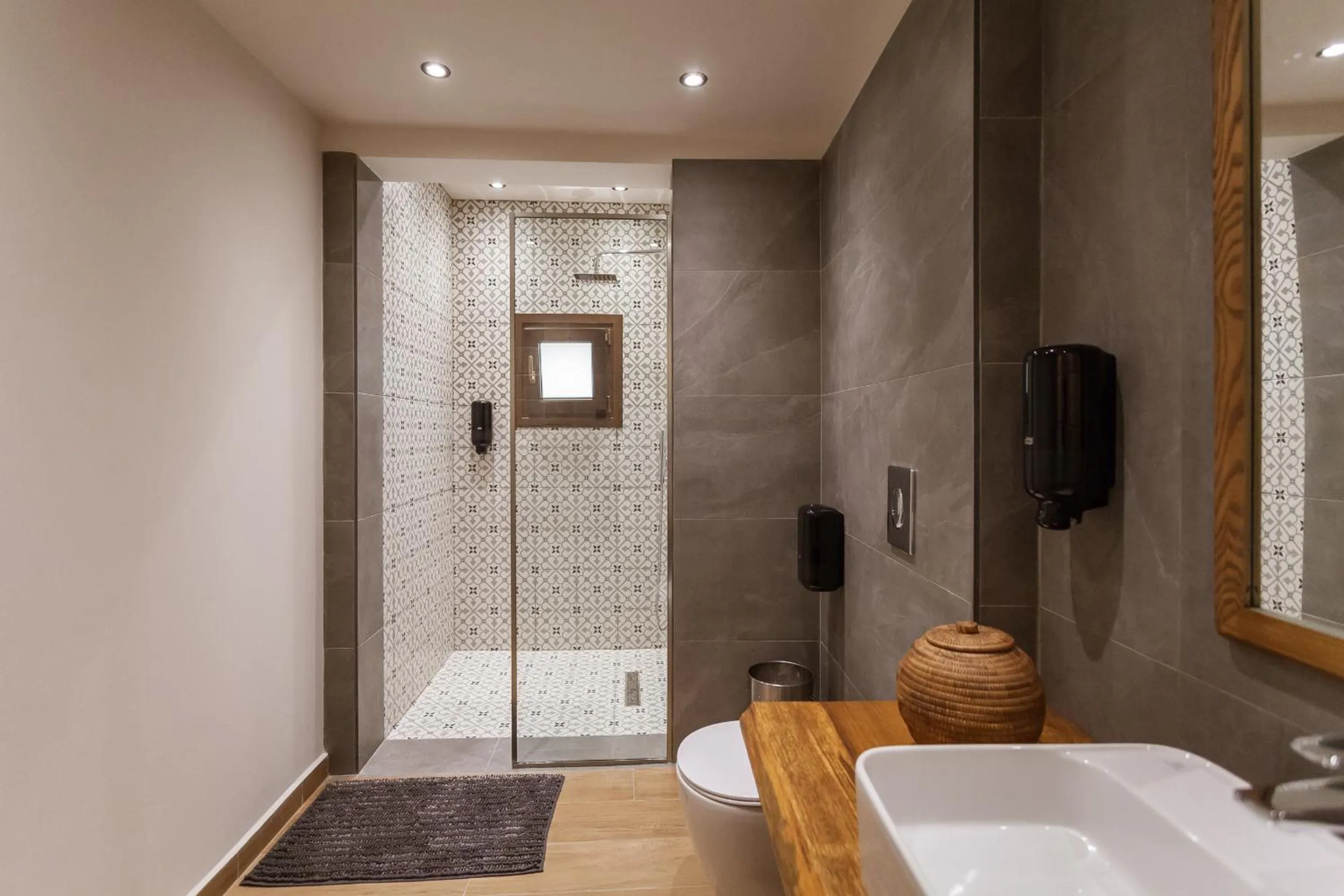 Shower in Utopia Luxury Suites - Old Town