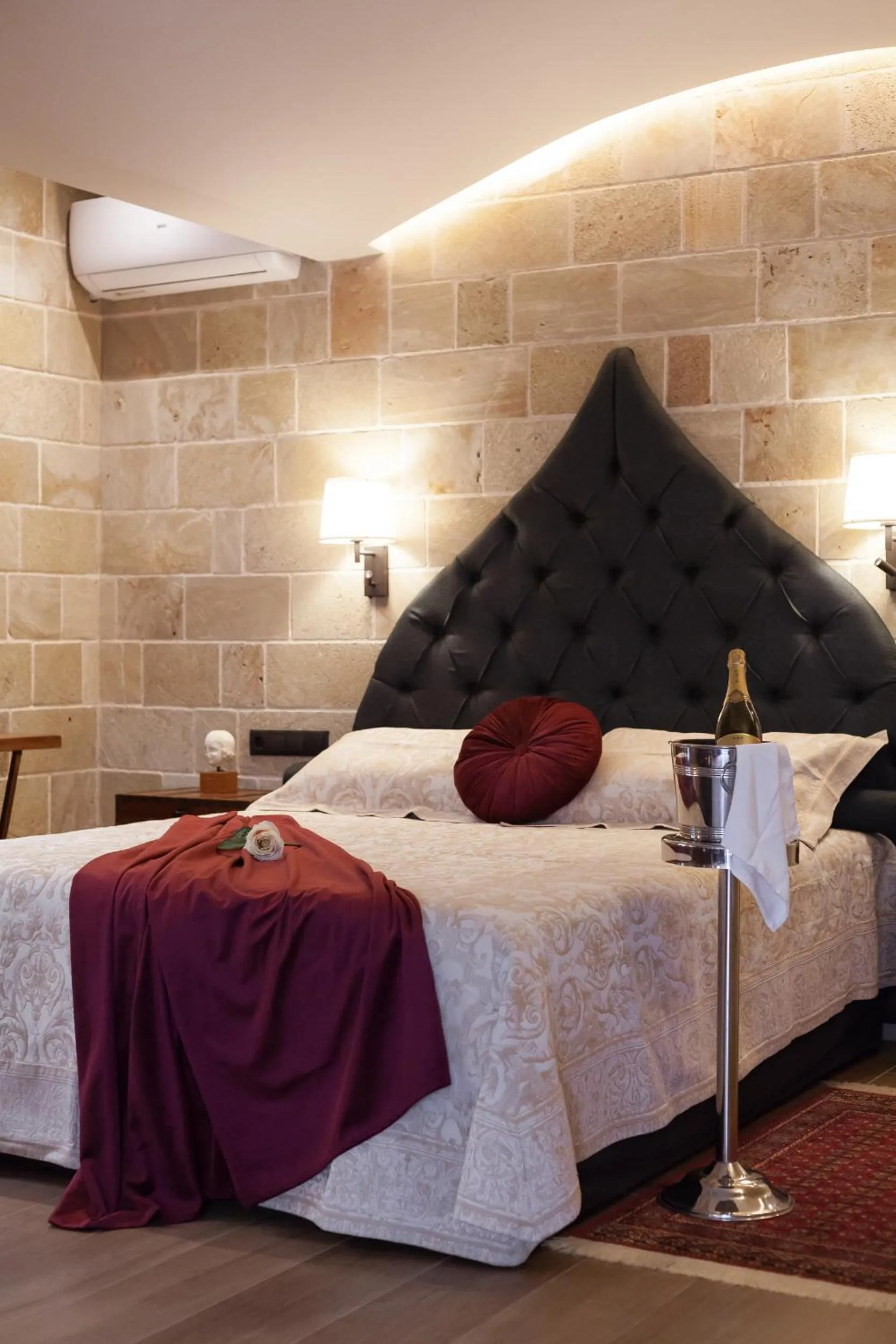Bed in Utopia Luxury Suites - Old Town