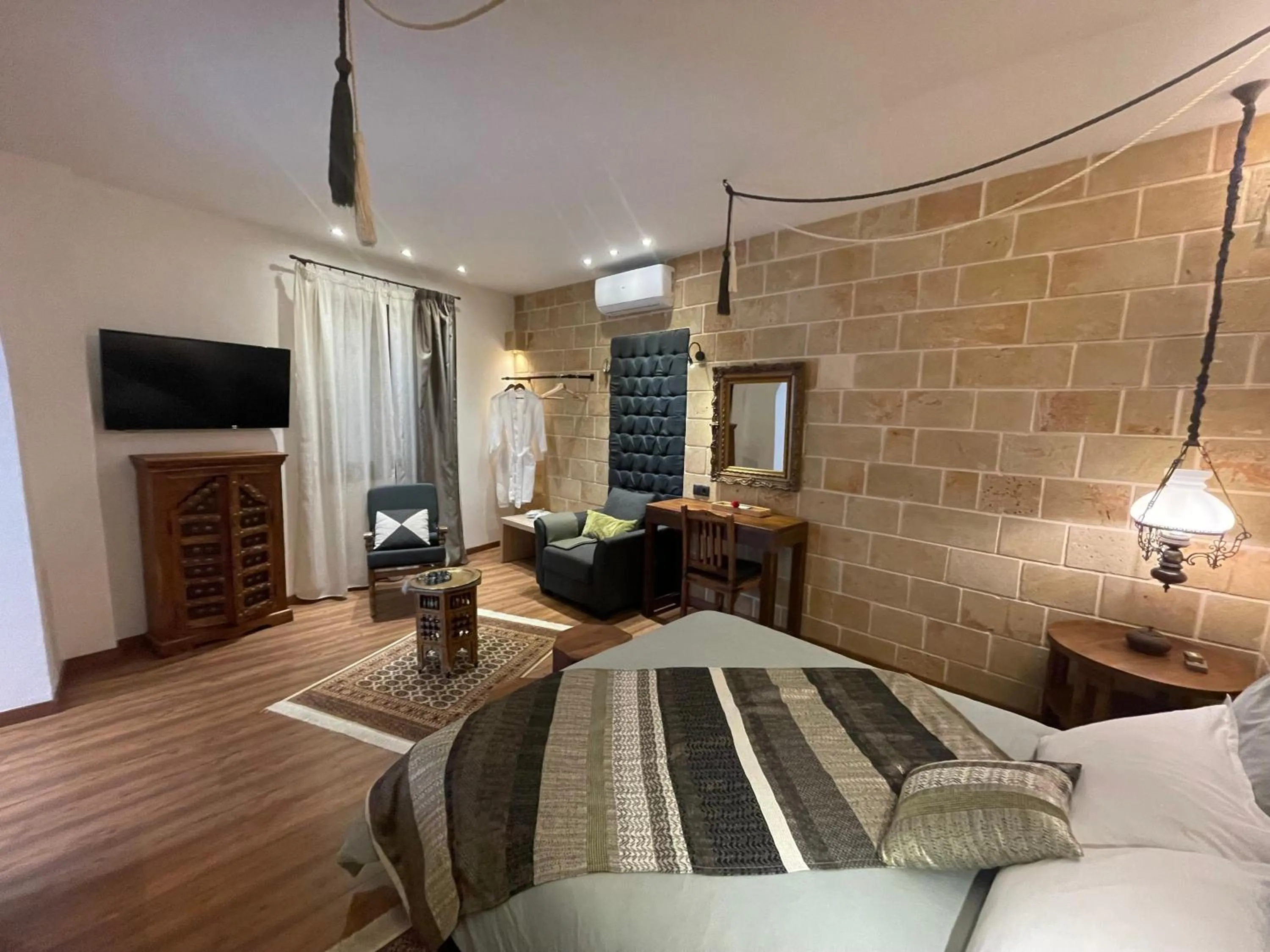 Photo of the whole room, Bed in Utopia Luxury Suites - Old Town