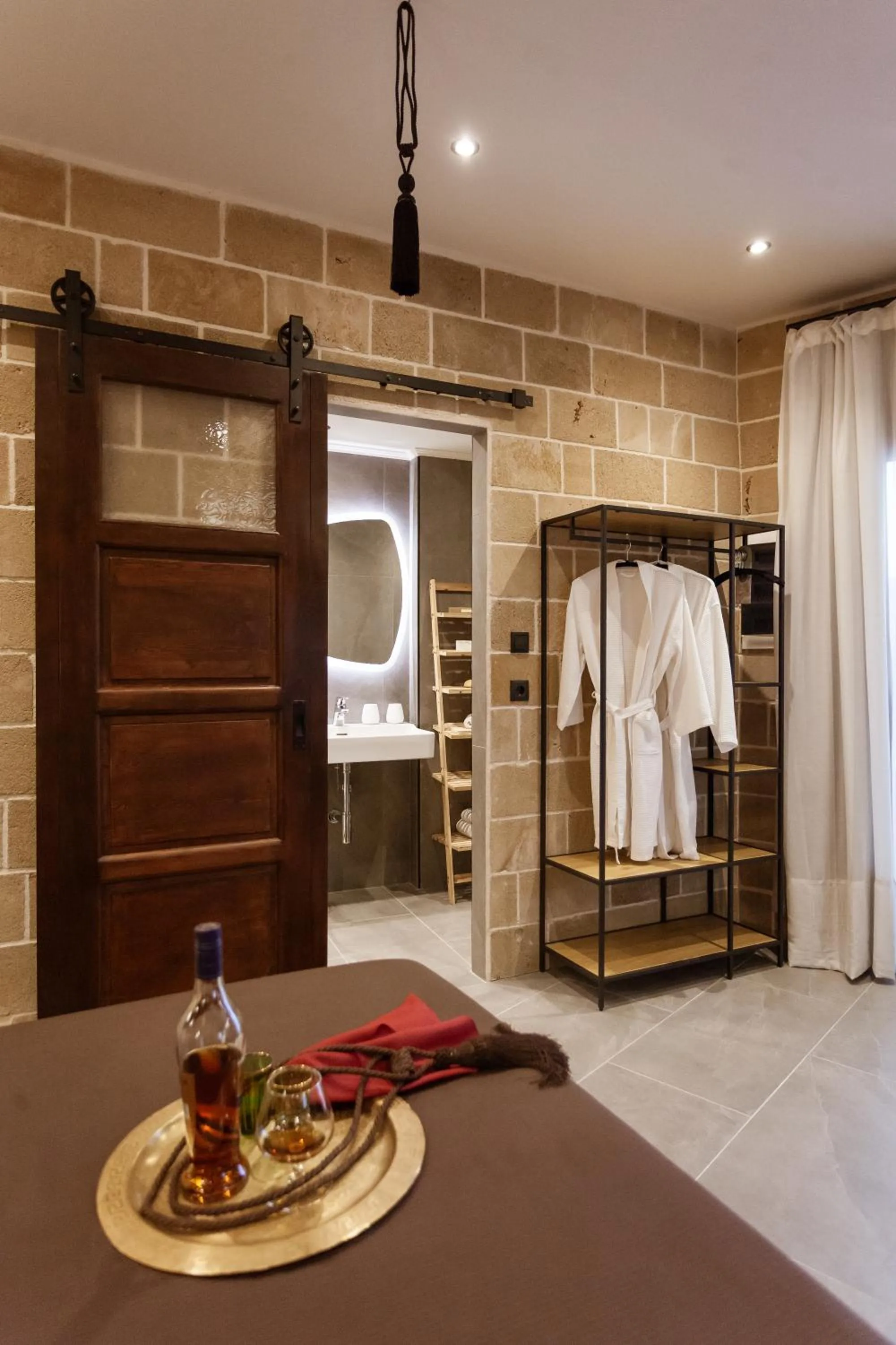 Area and facilities in Utopia Luxury Suites - Old Town