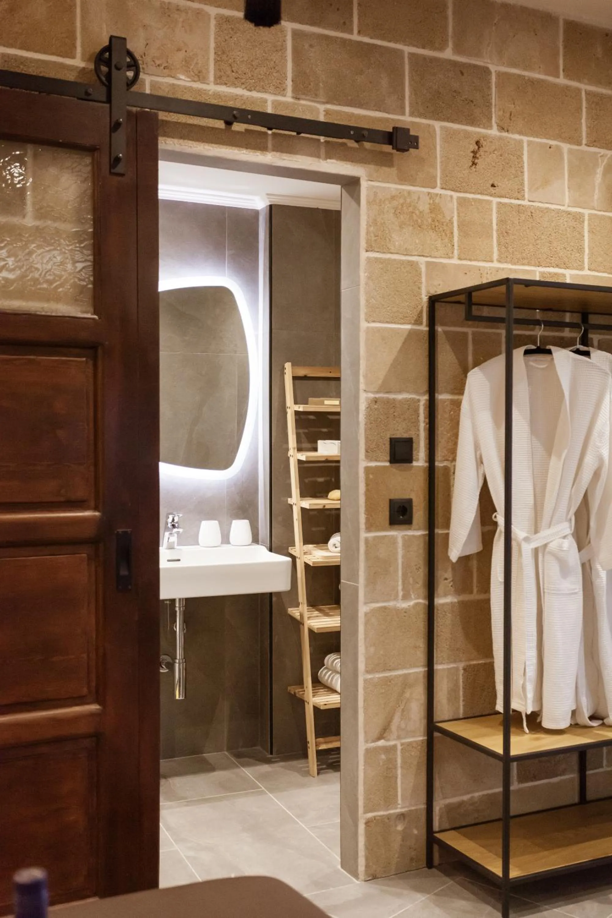 Area and facilities in Utopia Luxury Suites - Old Town