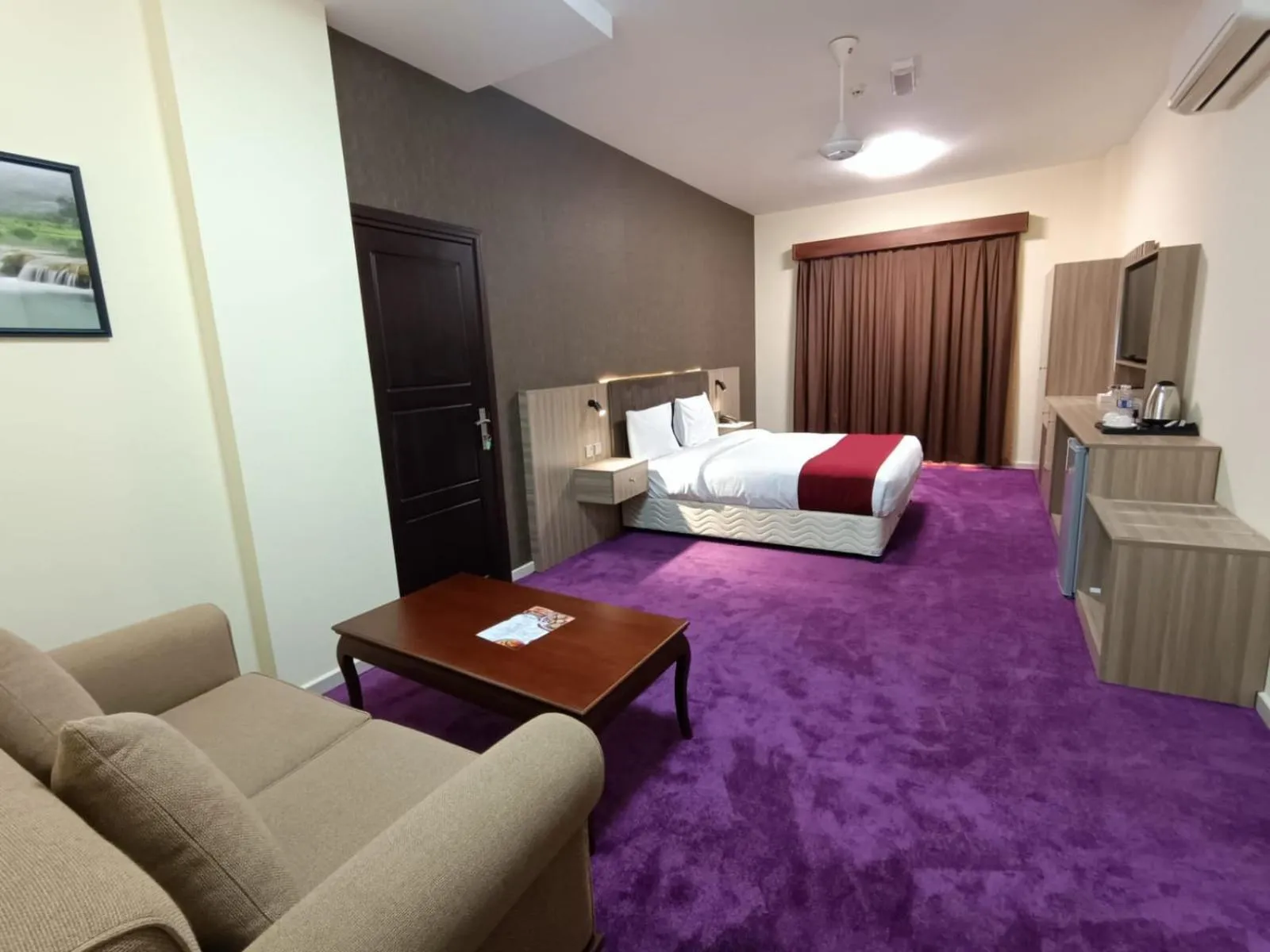 Photo of the whole room, Bed in ROYAL HOTEL