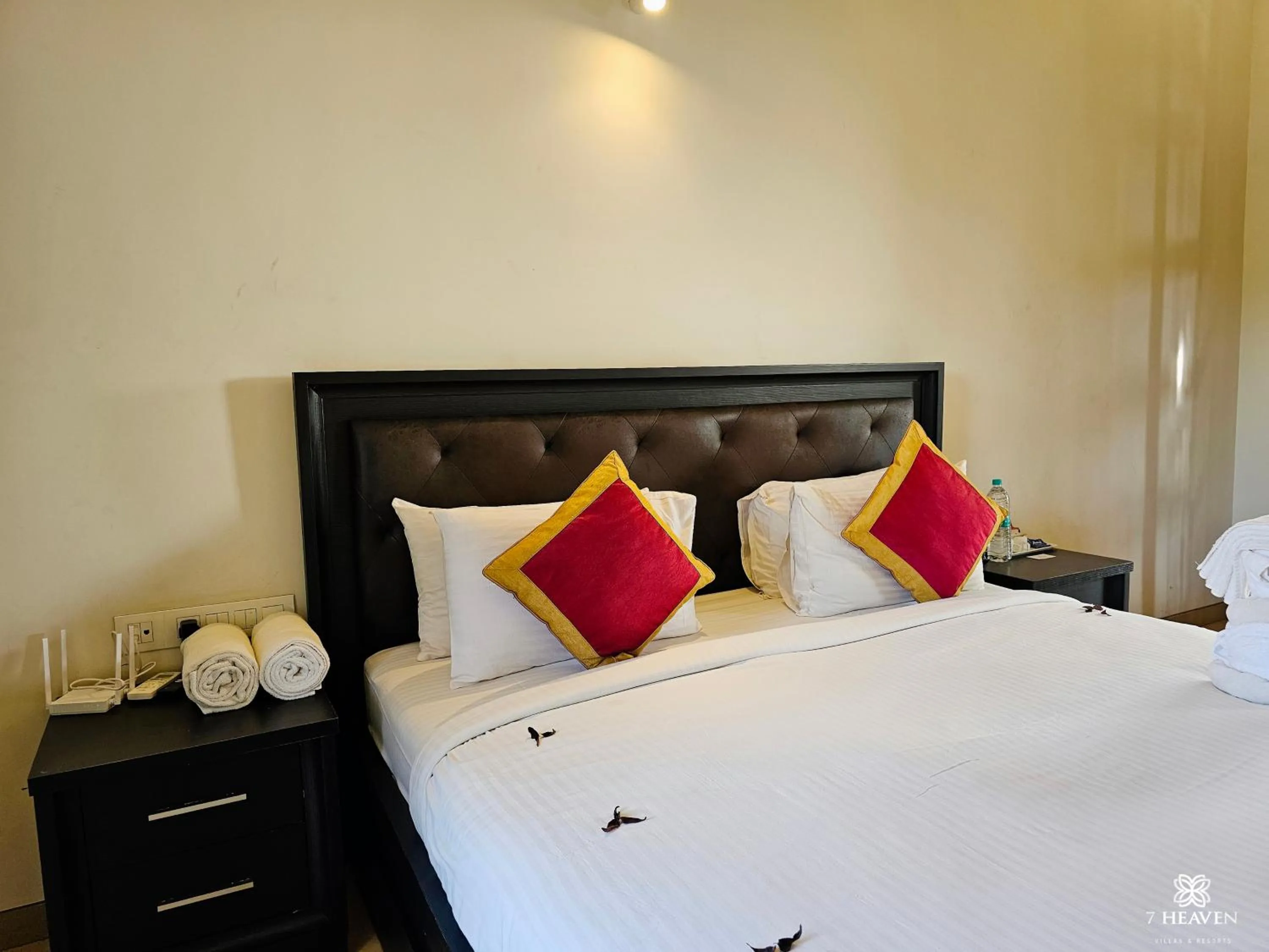 Bed in 7 Heaven Villas & Resorts