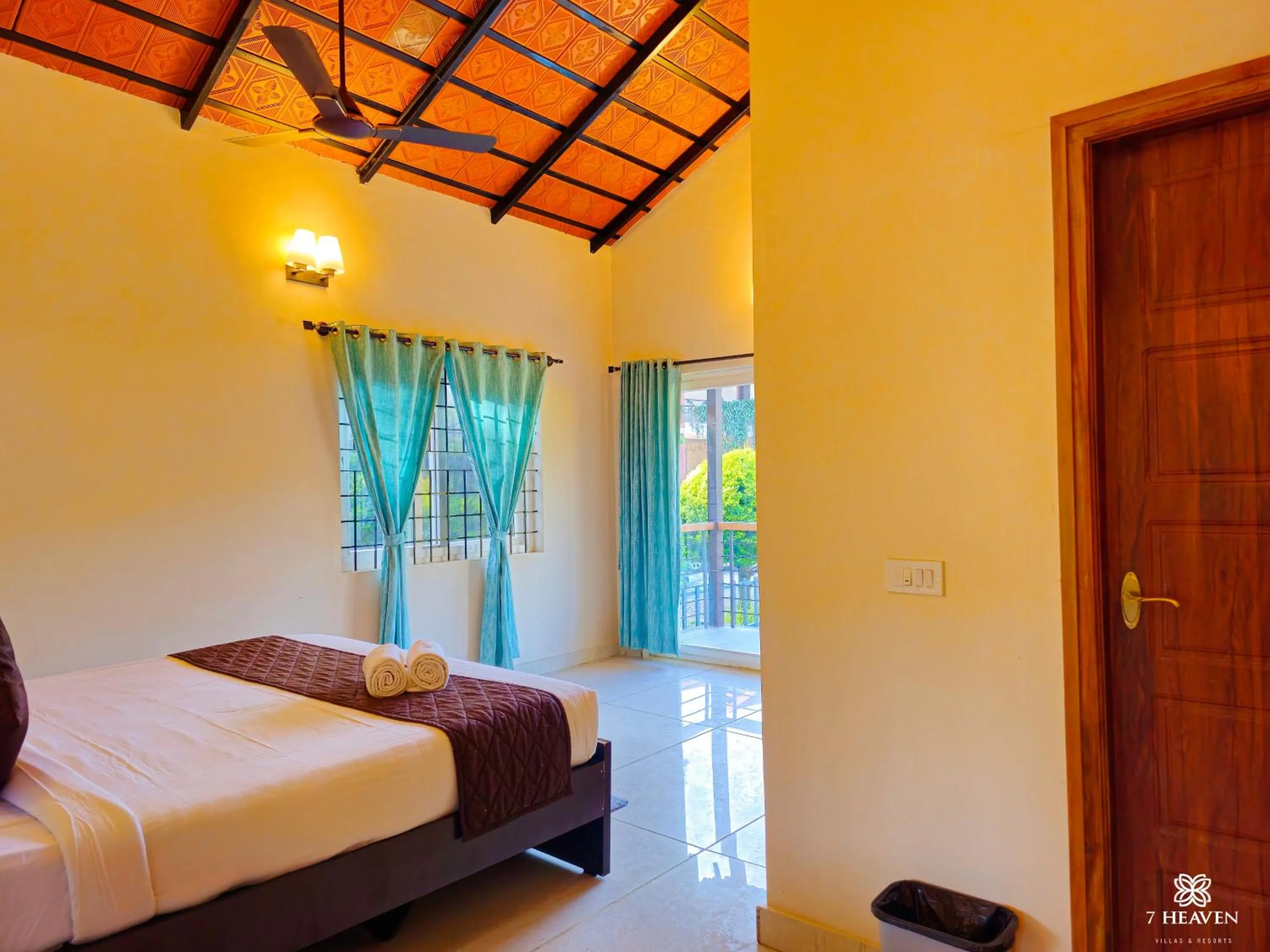 Bed in 7 Heaven Villas & Resorts