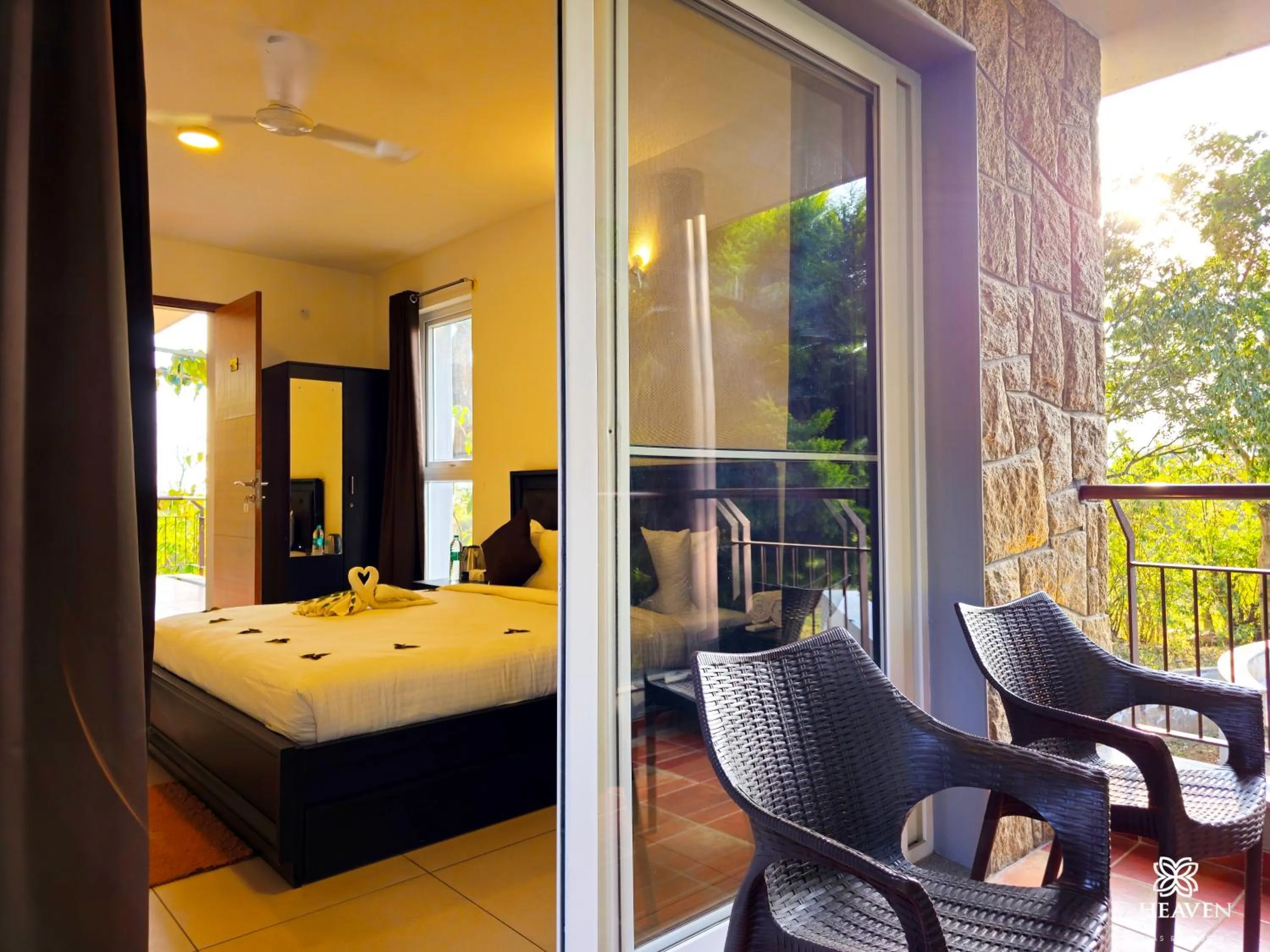 Bed in 7 Heaven Villas & Resorts