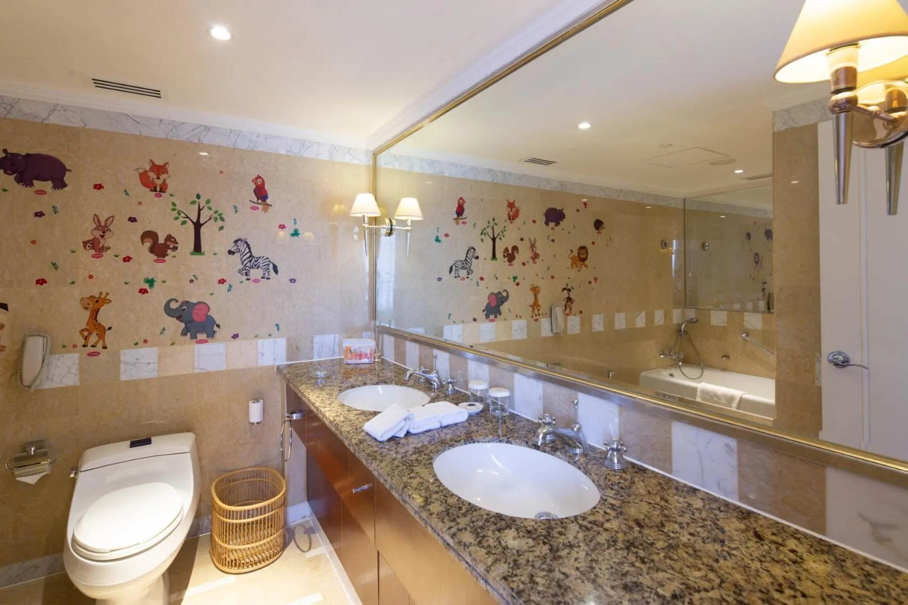 Bathroom in Kai Wah Plaza Hotel