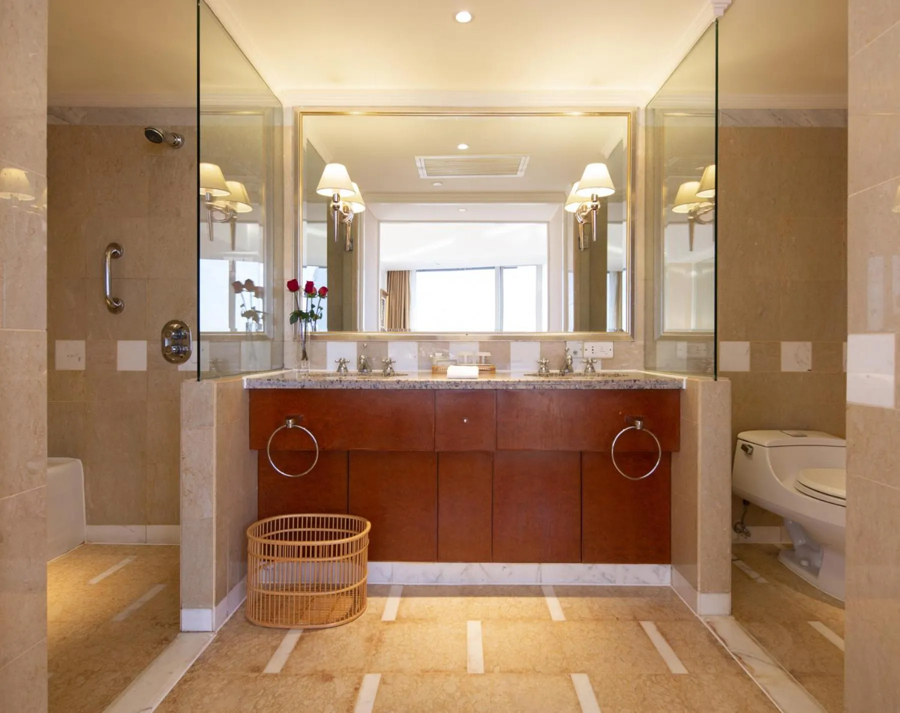 Bathroom in Kai Wah Plaza Hotel