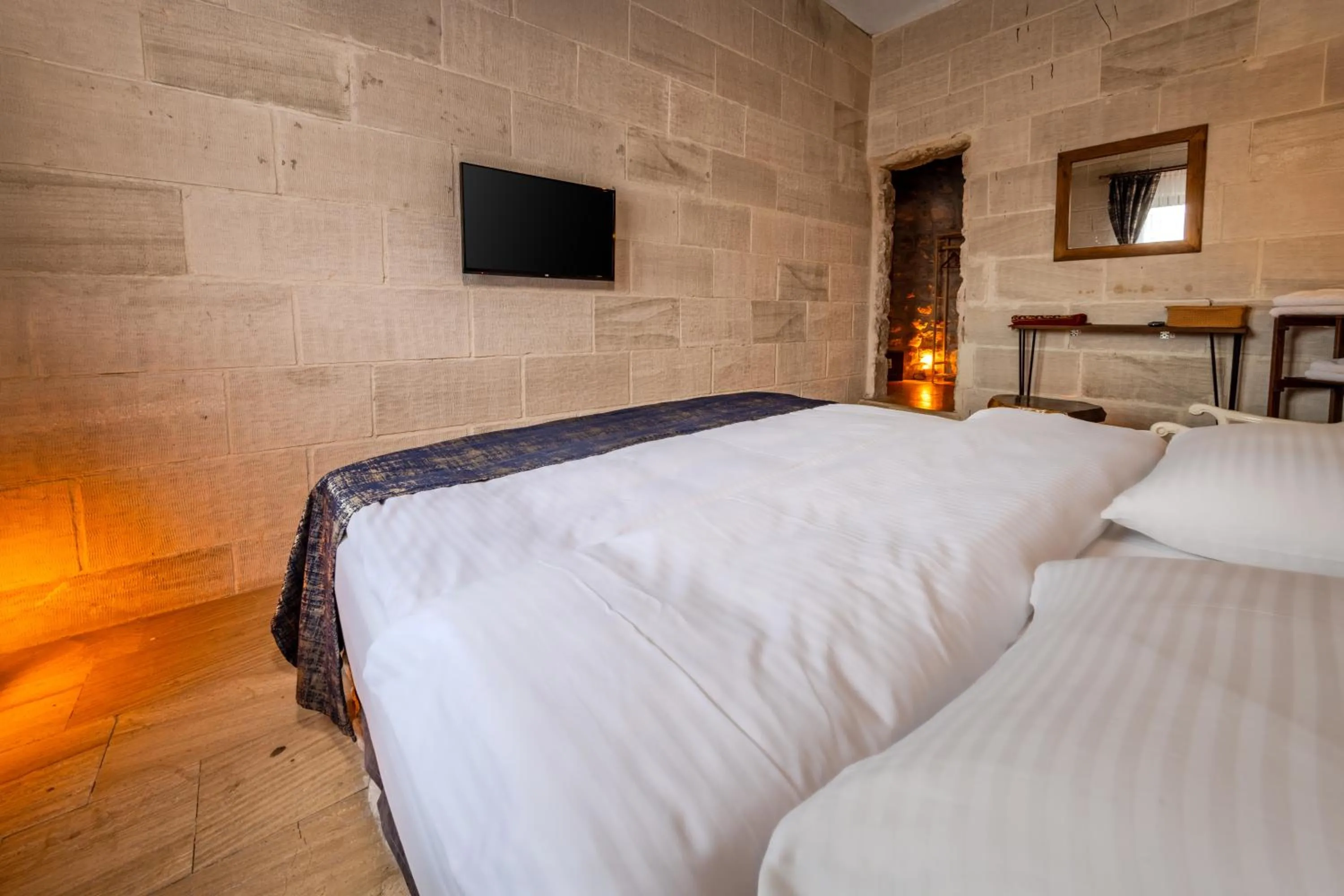 Bed in Saliche Cave Suite