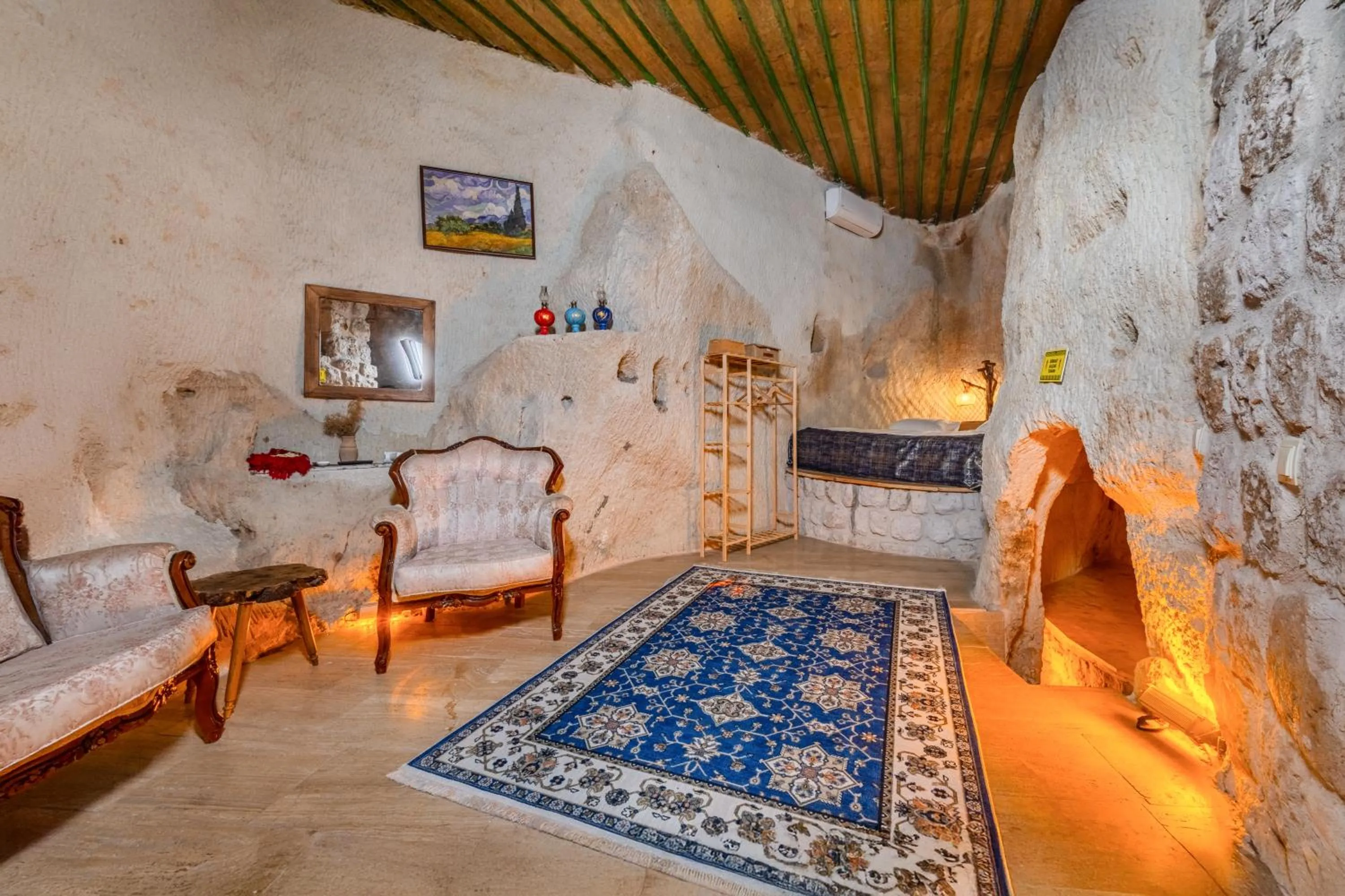 Bed in Saliche Cave Suite