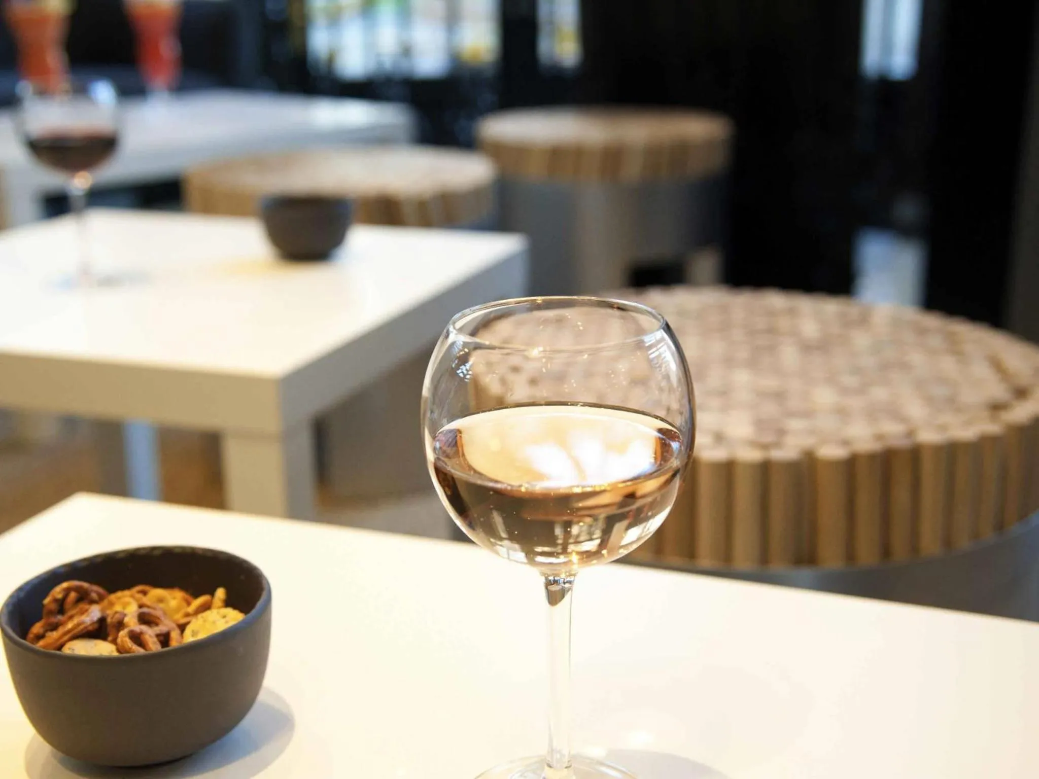 Lounge or bar in Ibis Saint Étienne - La Terrasse