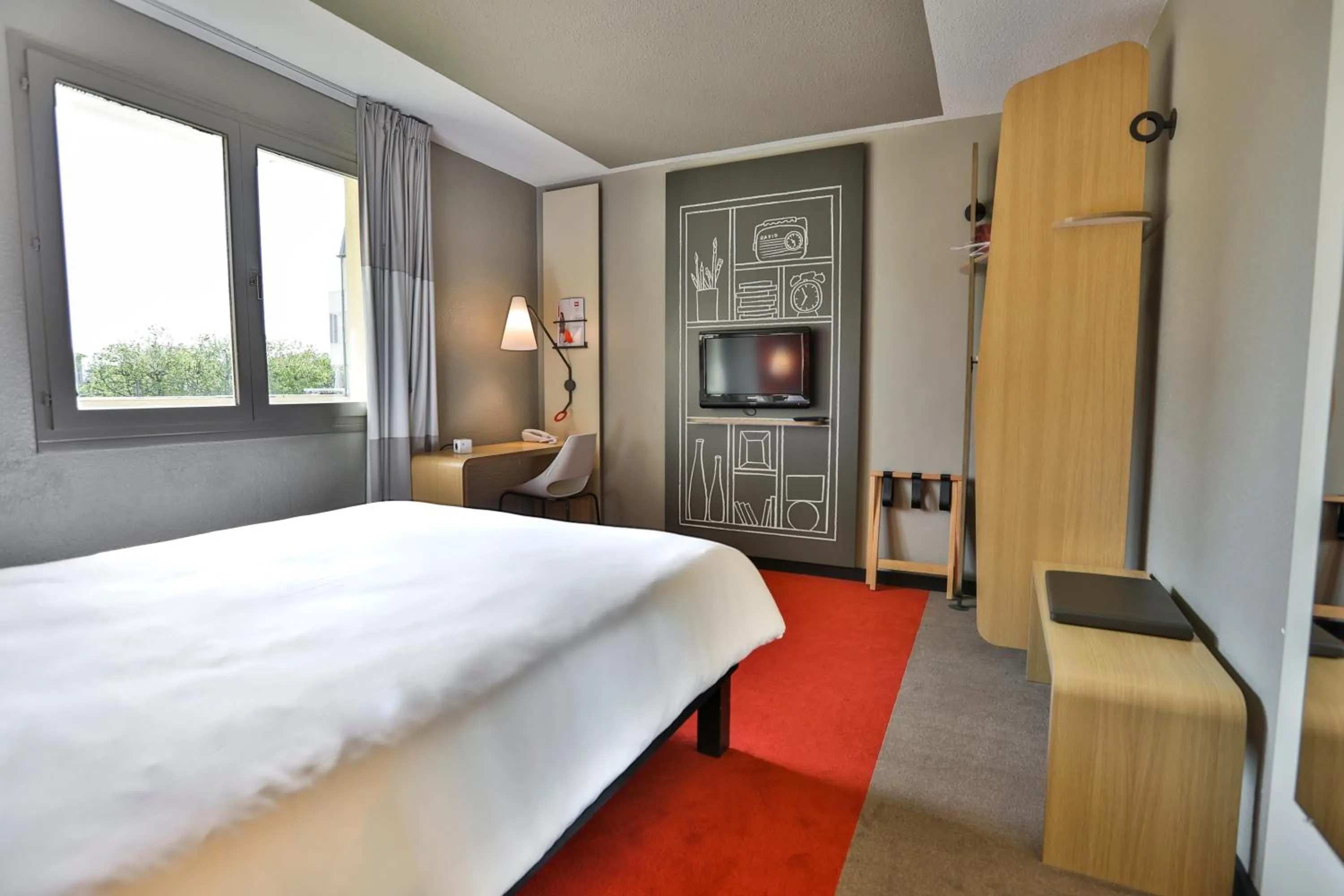 Photo of the whole room, Bed in Ibis Saint Étienne - La Terrasse