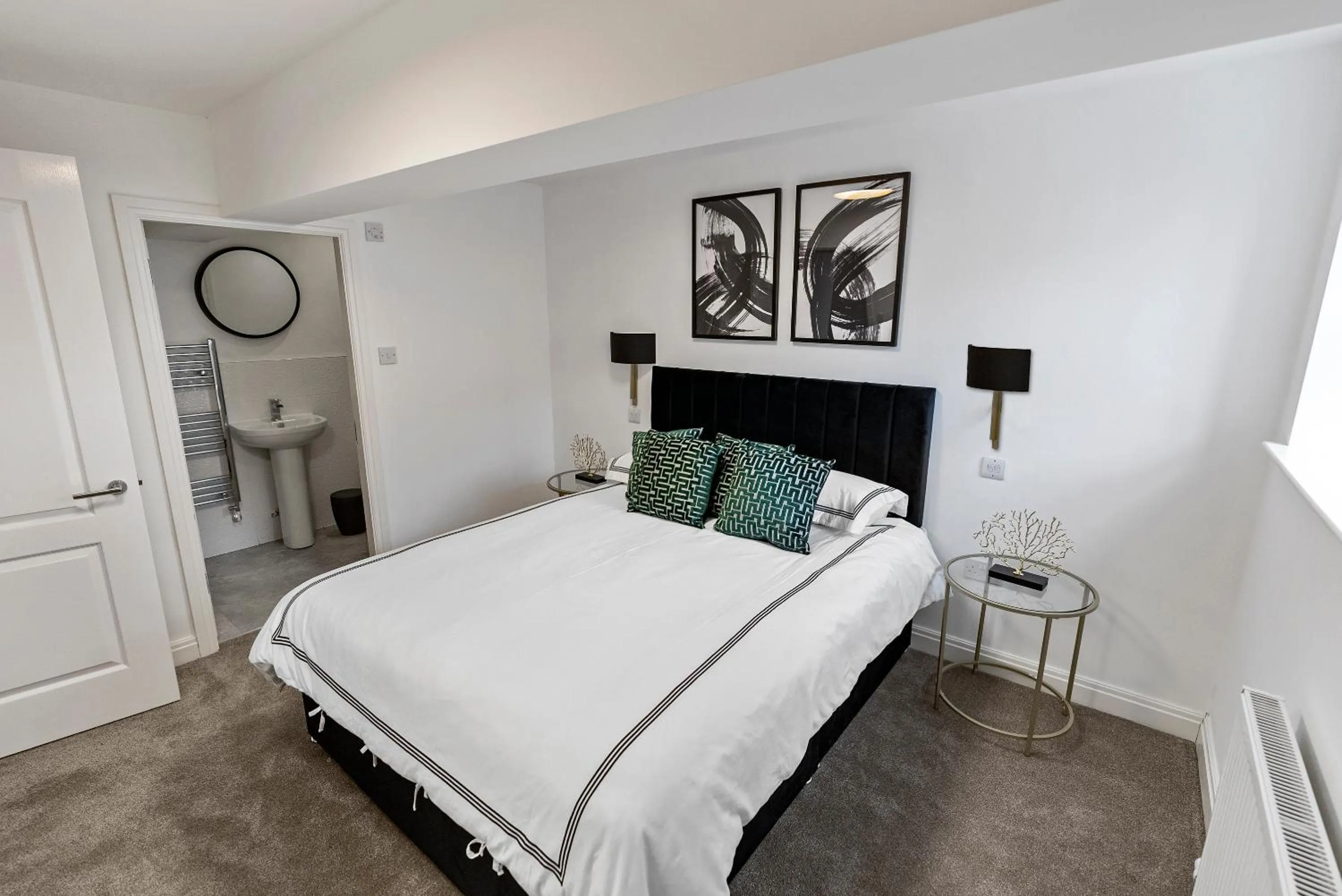 Photo of the whole room, Bed in Mode Apartments Winter Gardens Blackpool