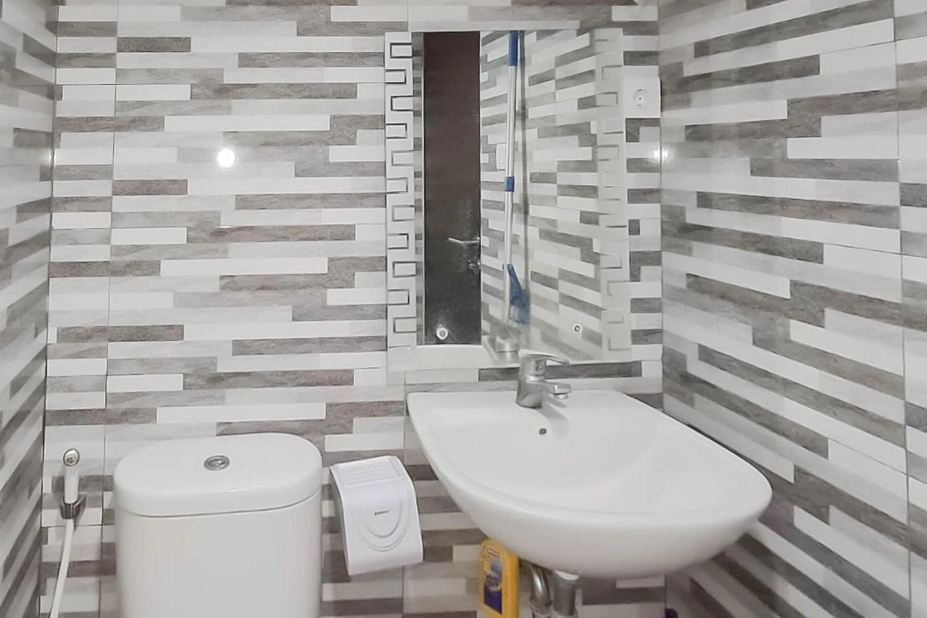 Bathroom in RedLiving Apartemen Mekarwangi Square - Agus 2 Tower A