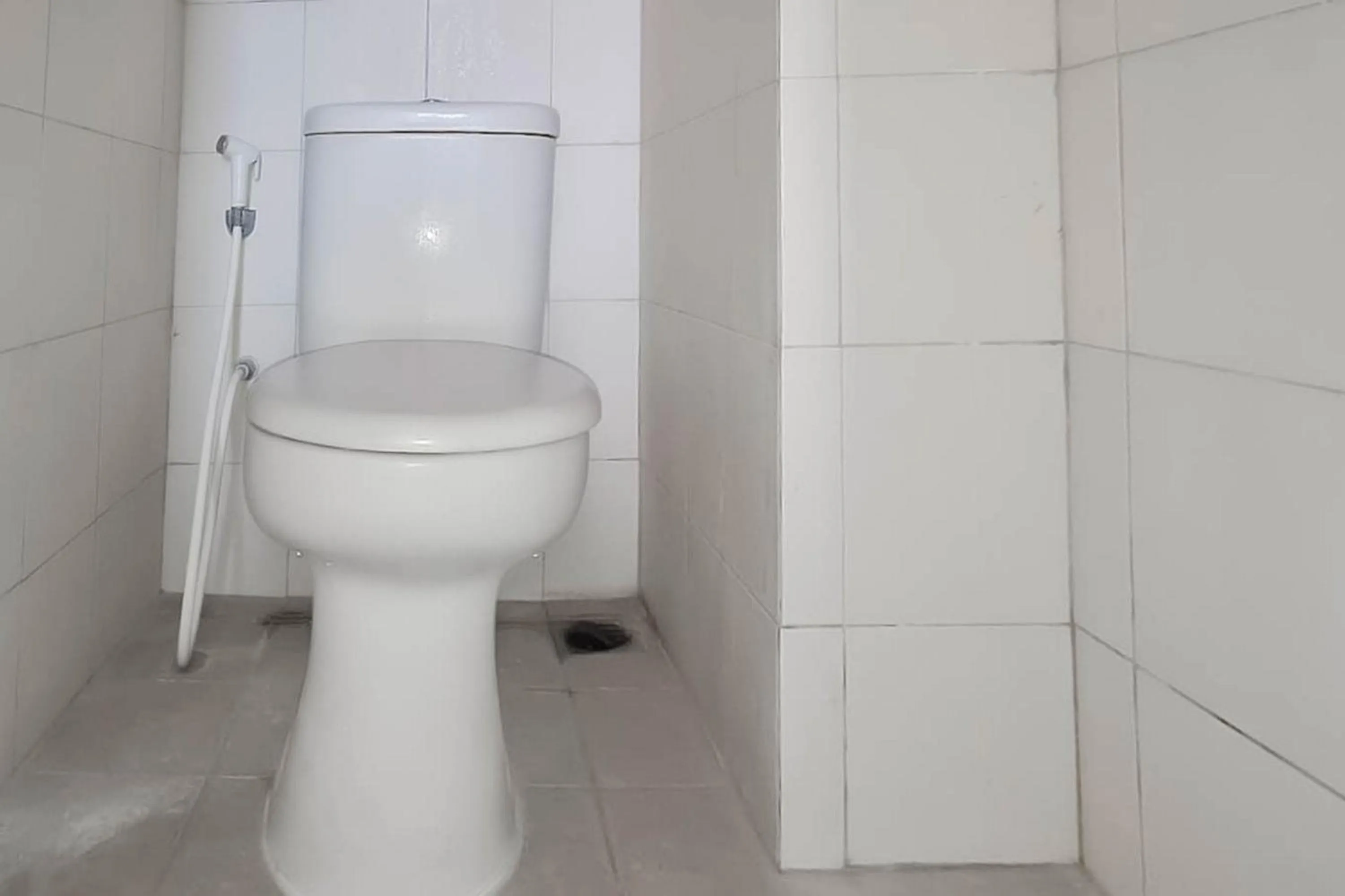 Bathroom in RedLiving Apartemen Mekarwangi Square - Agus 2 Tower A