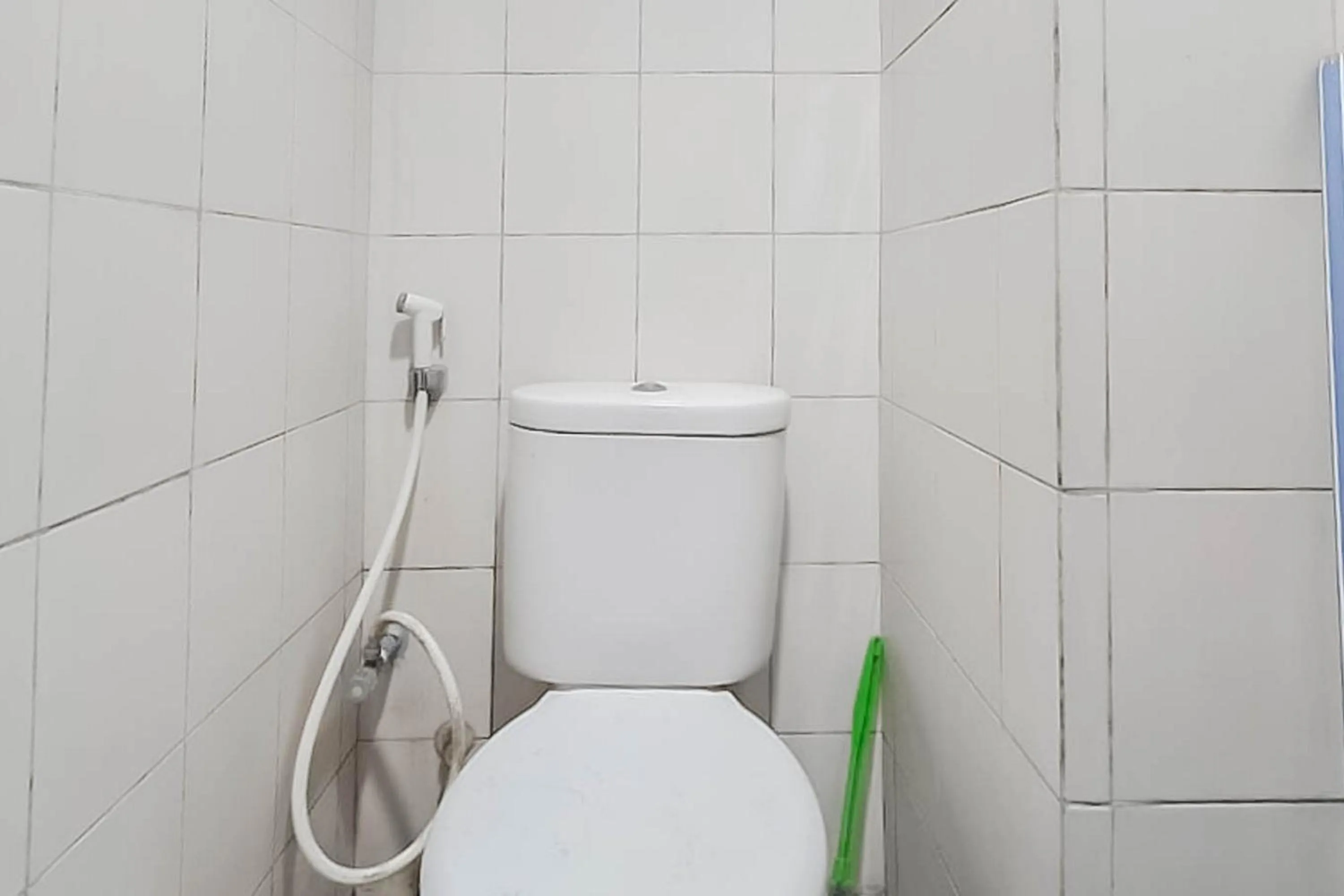 Bathroom in RedLiving Apartemen Mekarwangi Square - Agus 2 Tower A