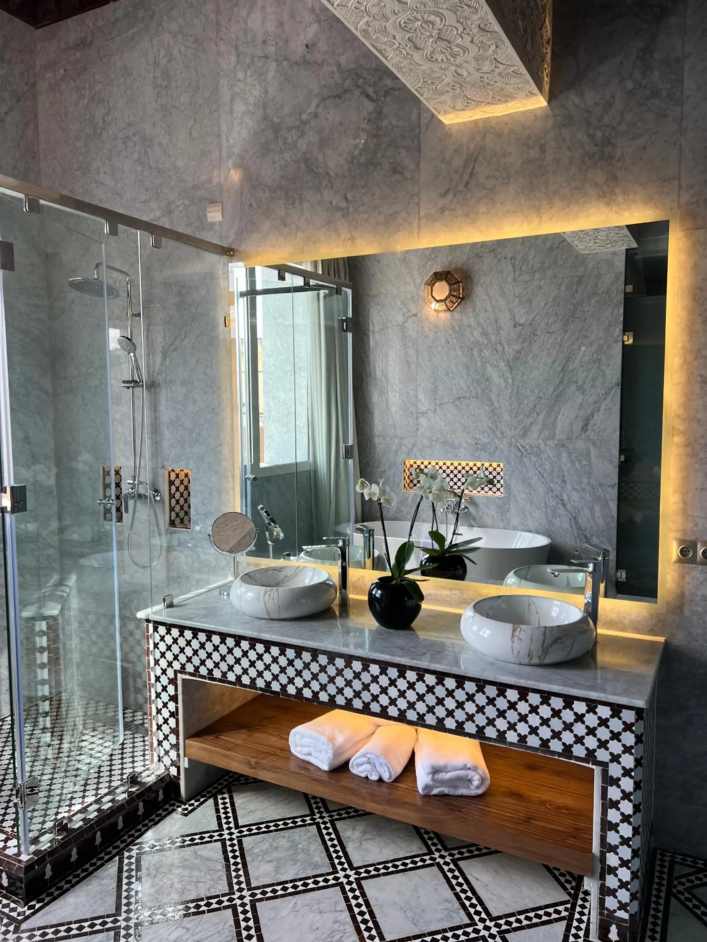 Shower in Palais De Fès Suites & Spa