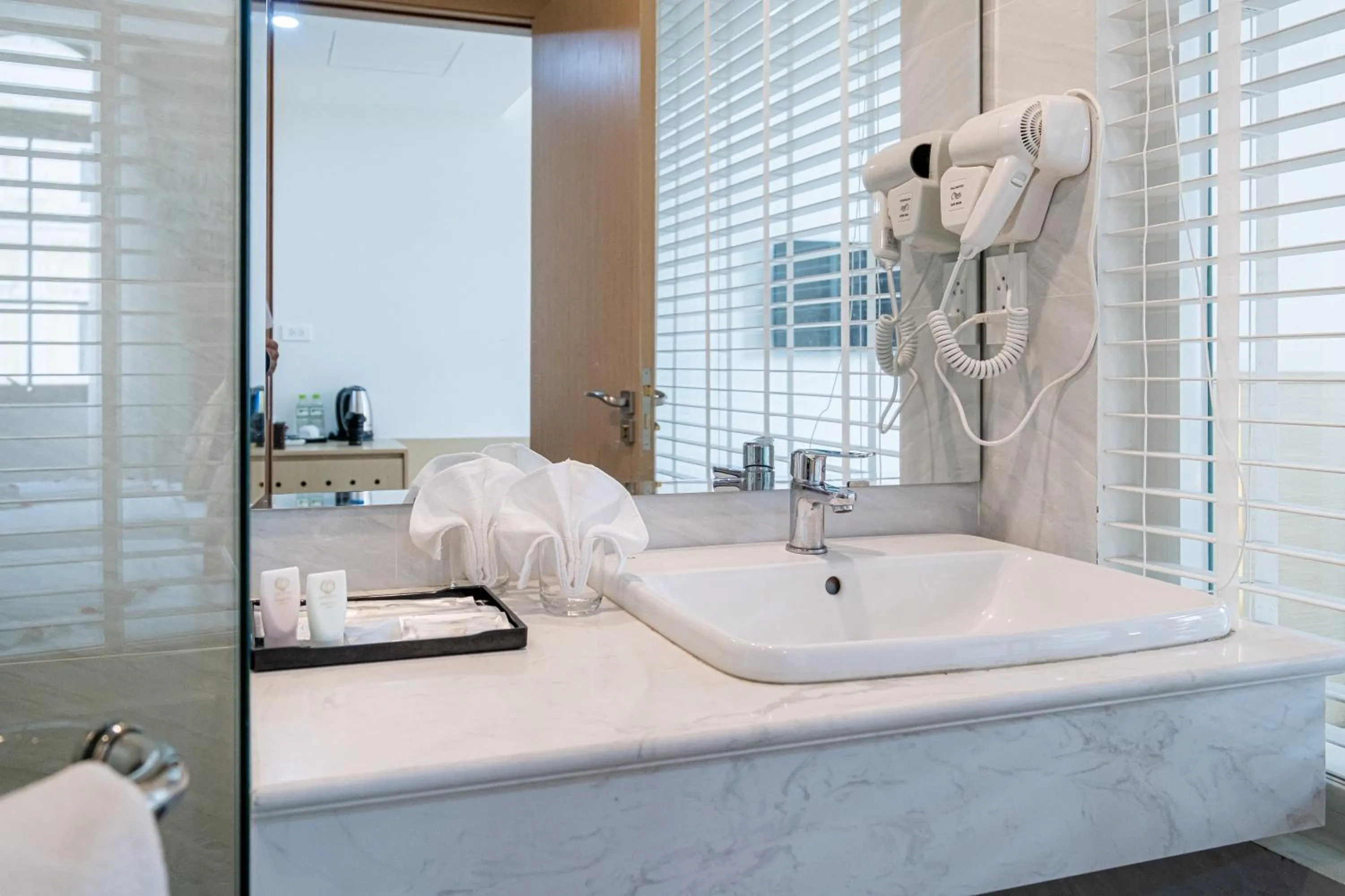 Shower in LINK HOTEL Ha Long