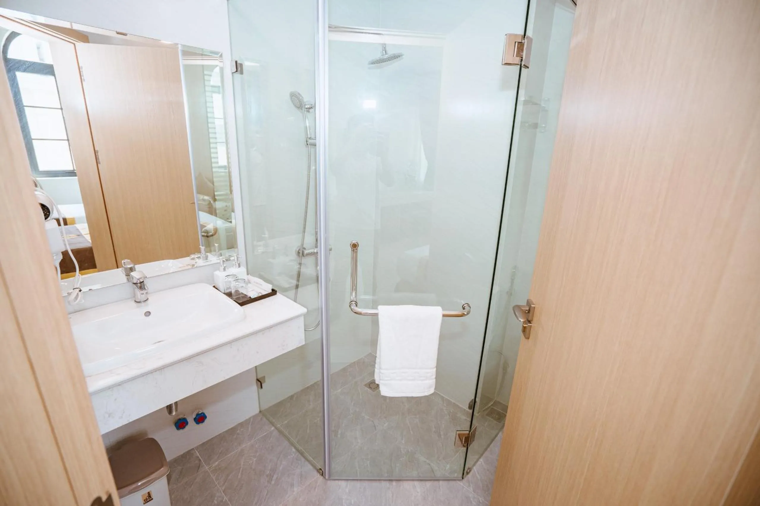 Shower in LINK HOTEL Ha Long
