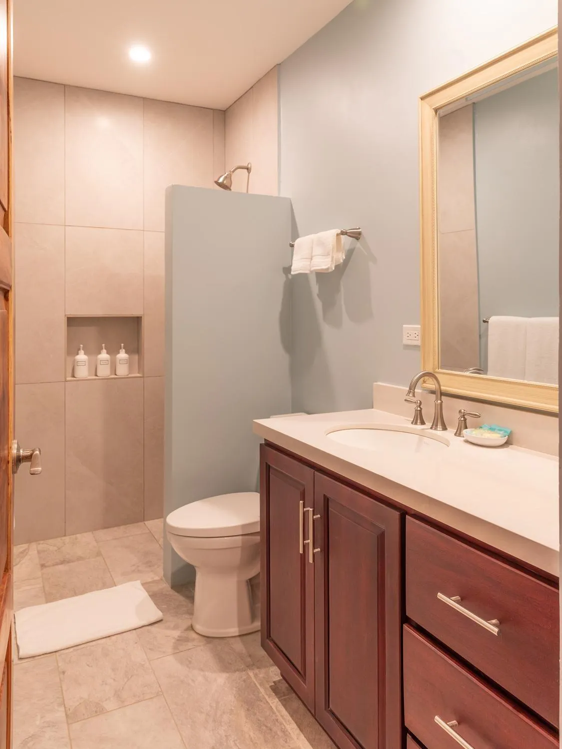 Shower in Palm Beach Inn