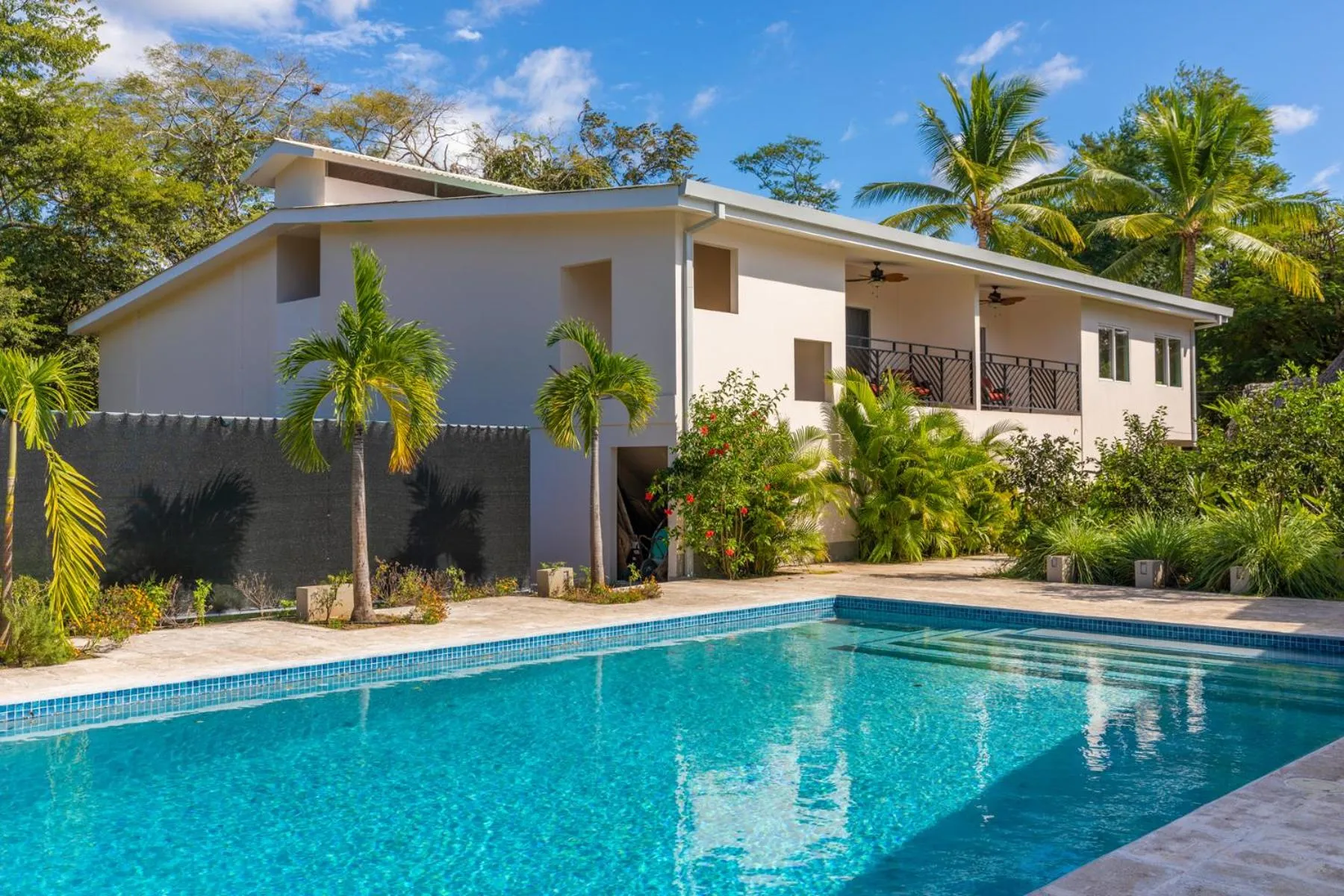 Property building in Palm Beach Inn