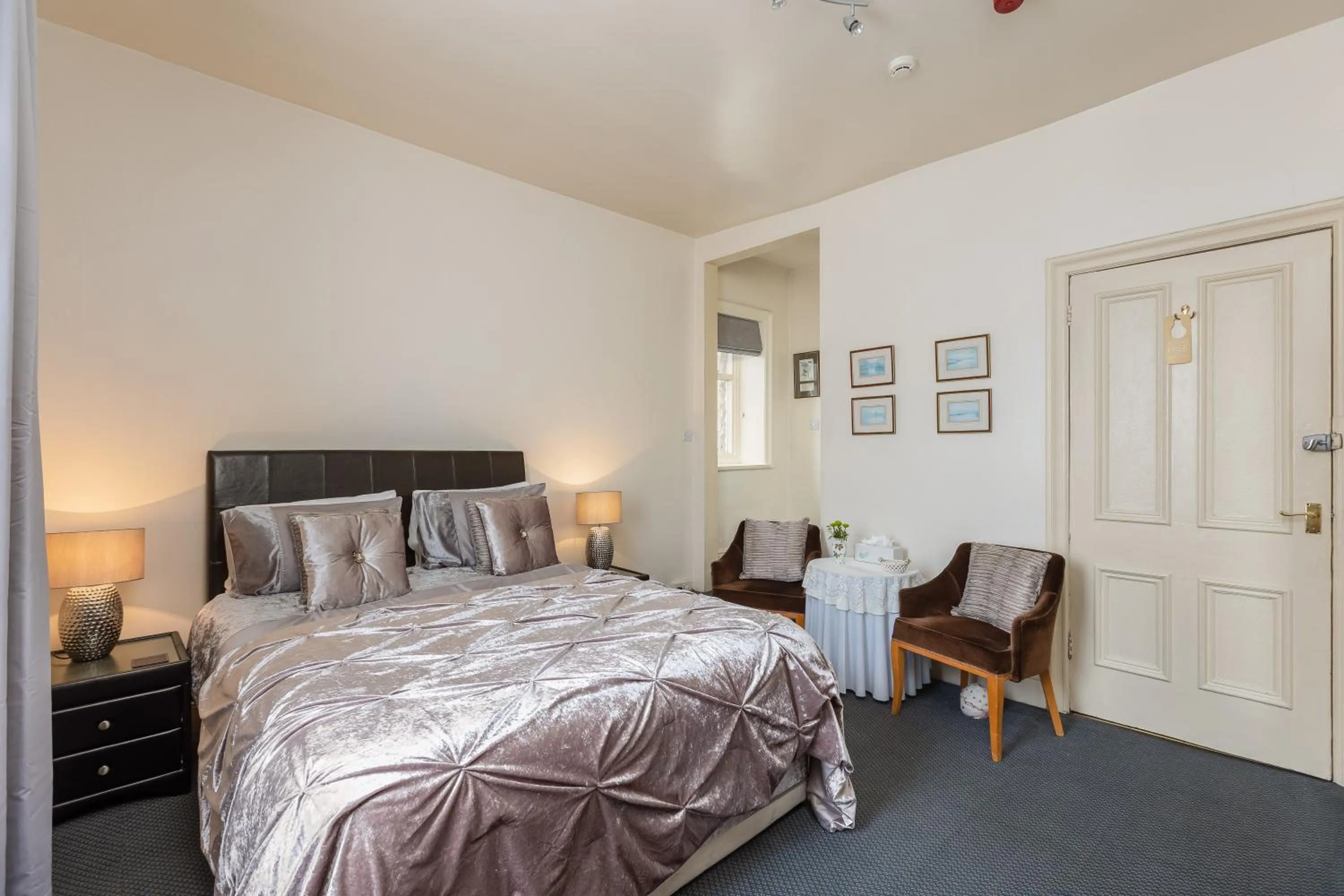 Bedroom, Bed in Crossways