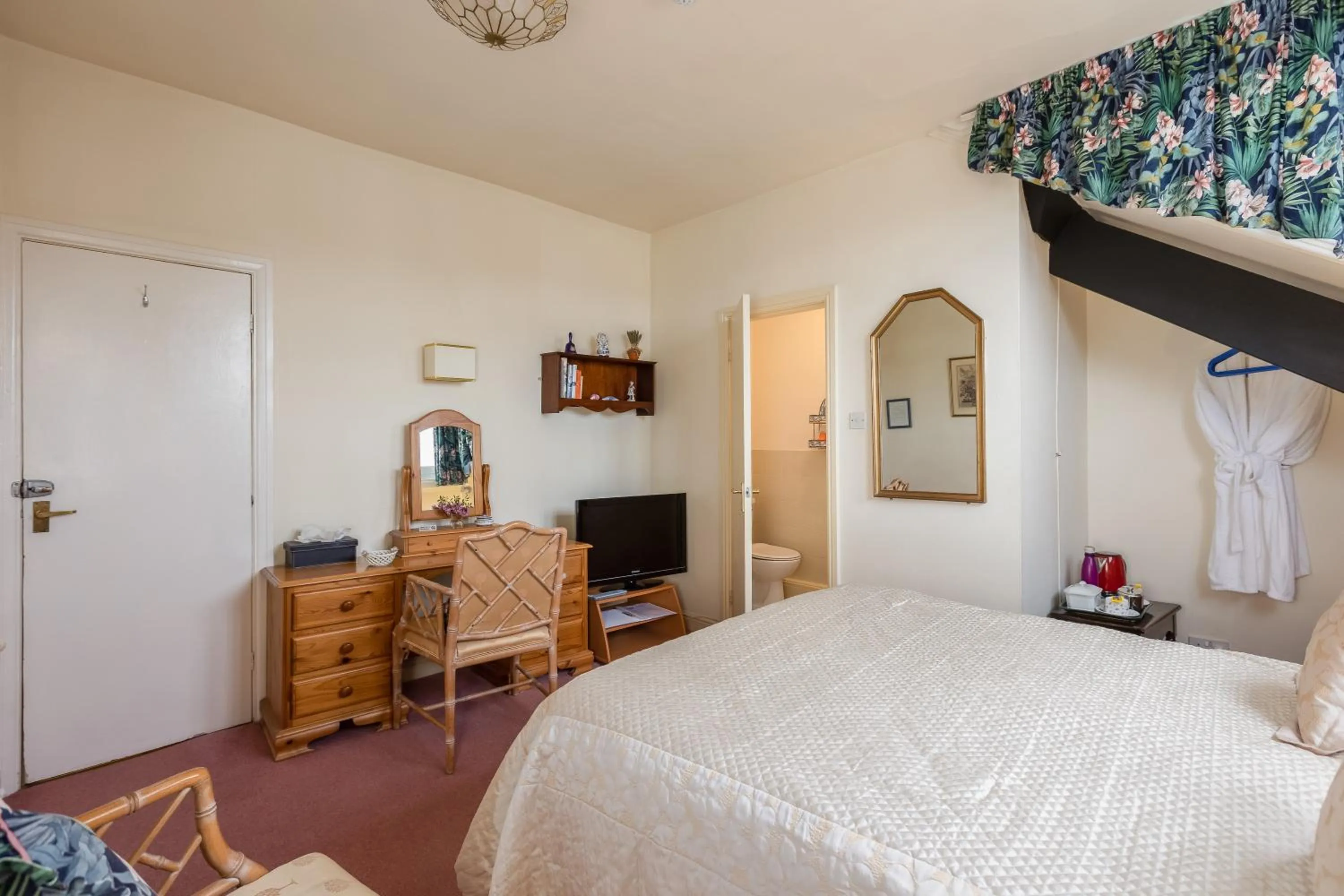 Bedroom, Bed in Crossways