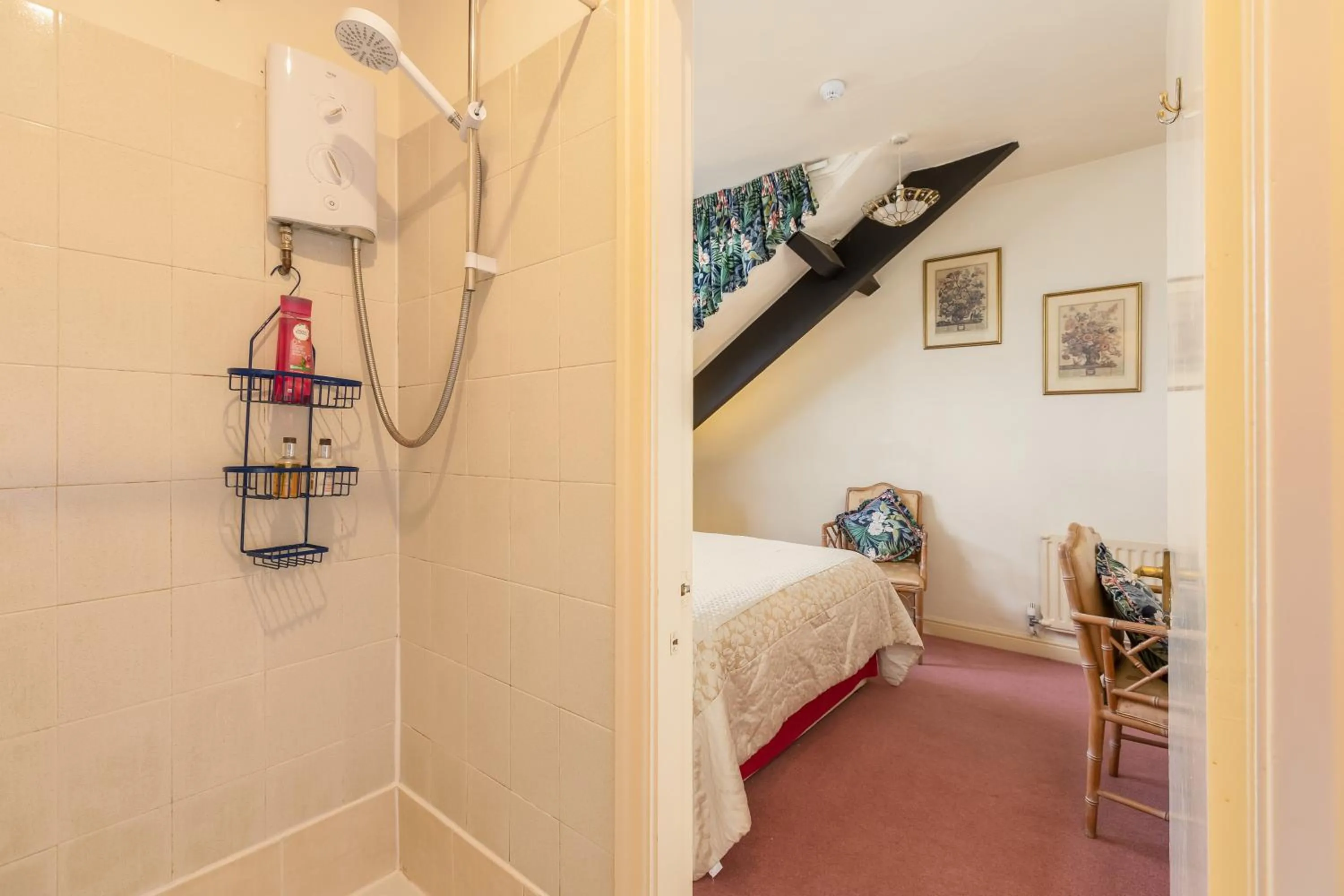 Bathroom, Bed in Crossways