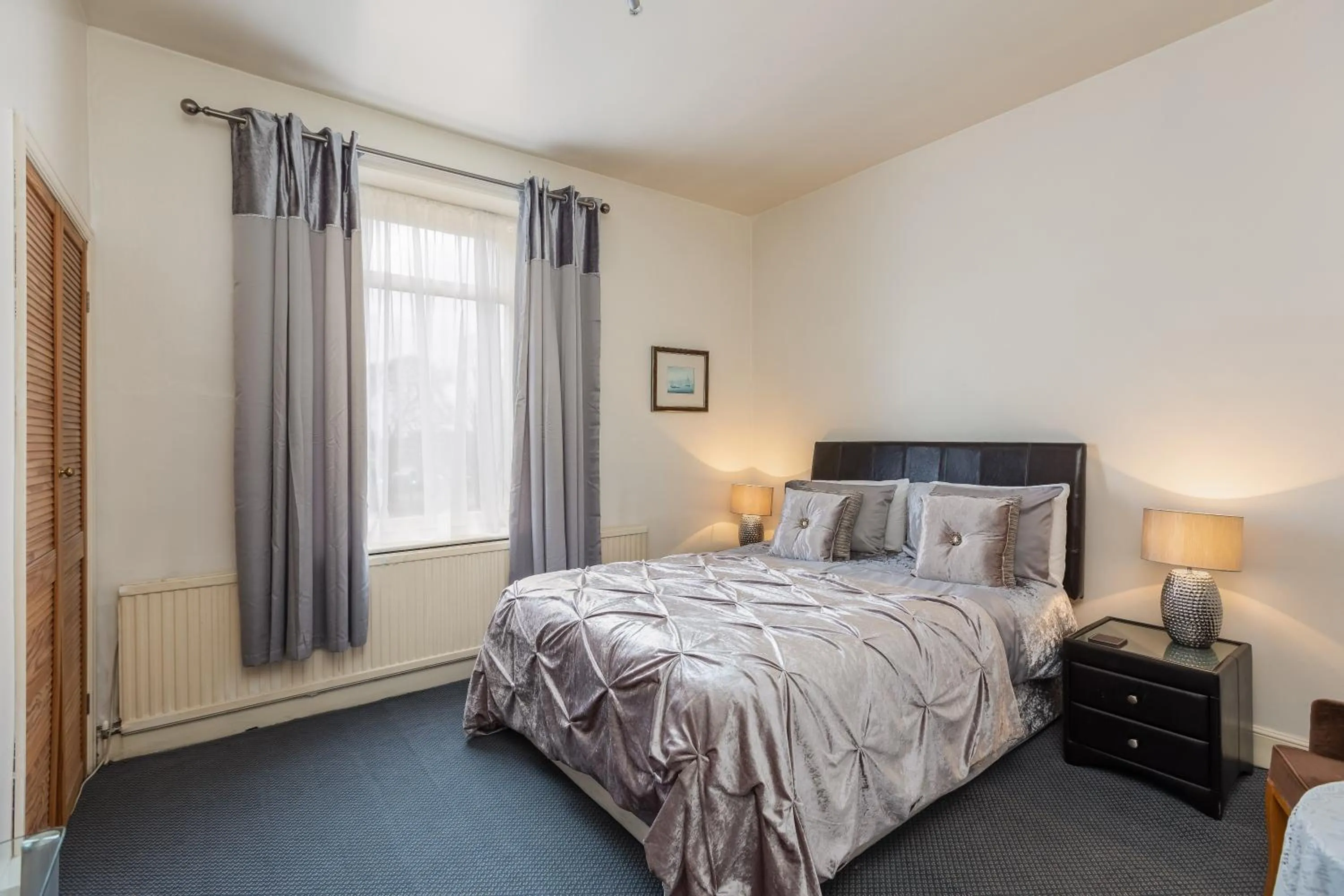 Bedroom, Bed in Crossways