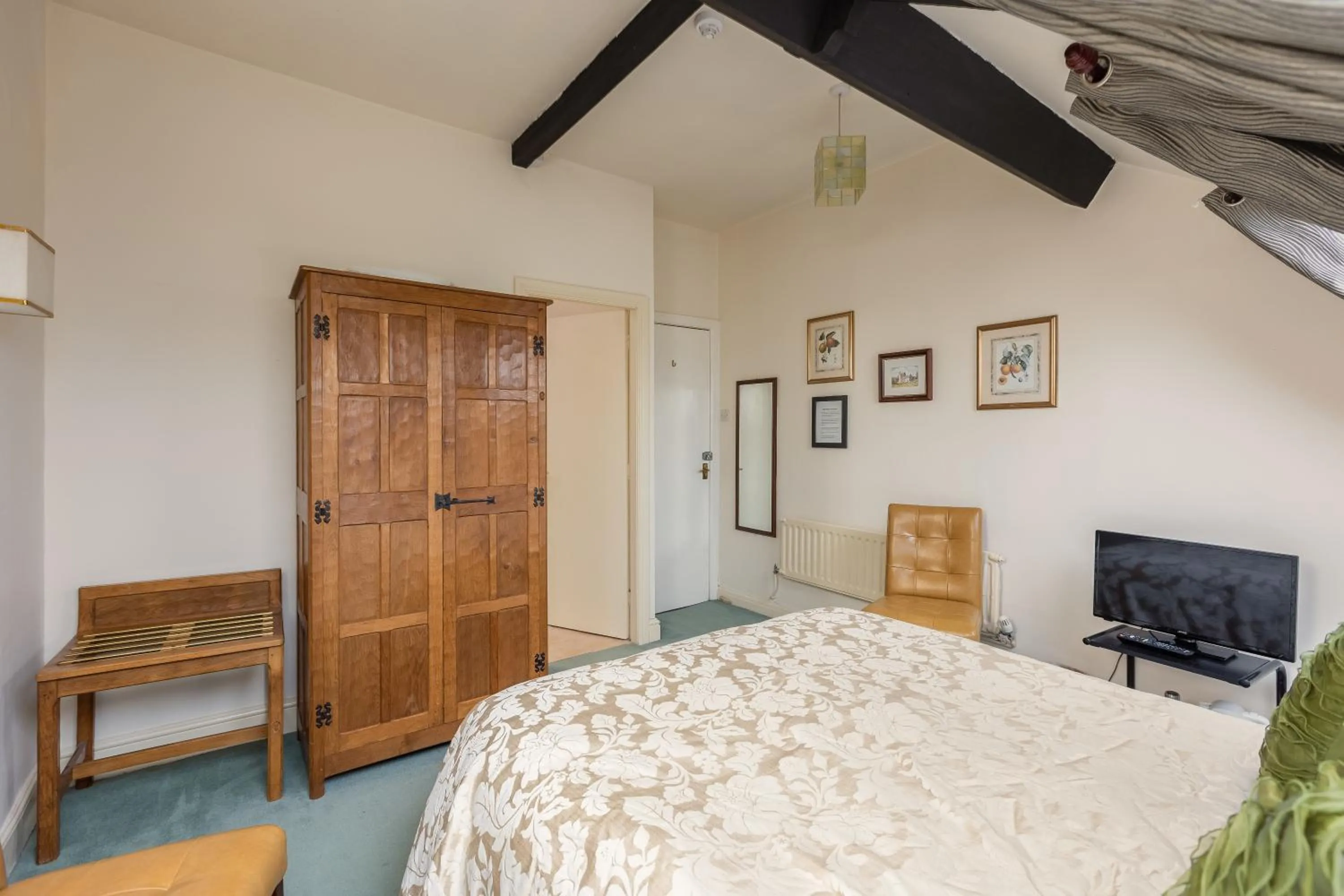 Bedroom, Bed in Crossways