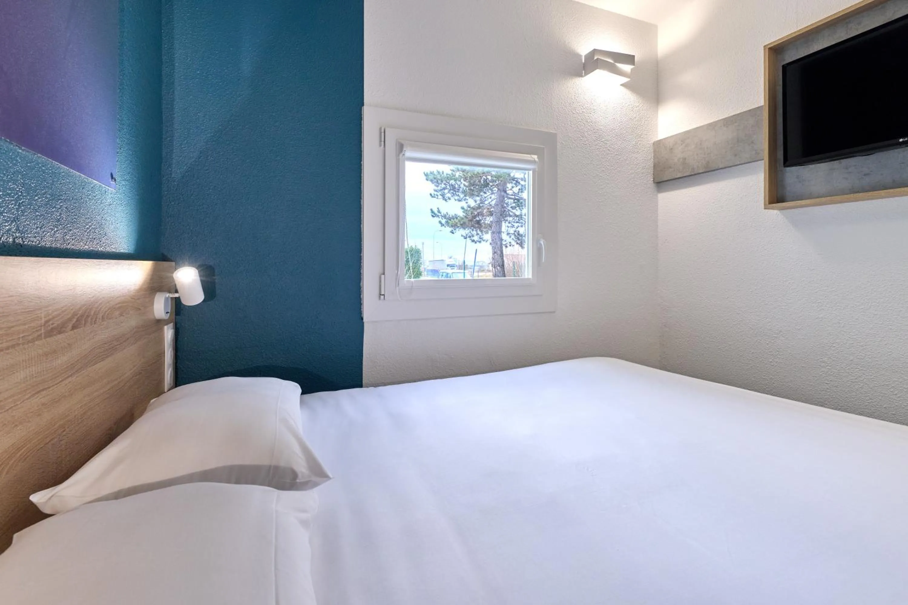 Bedroom, Bed in Kyriad ECO - Narbonne Sud