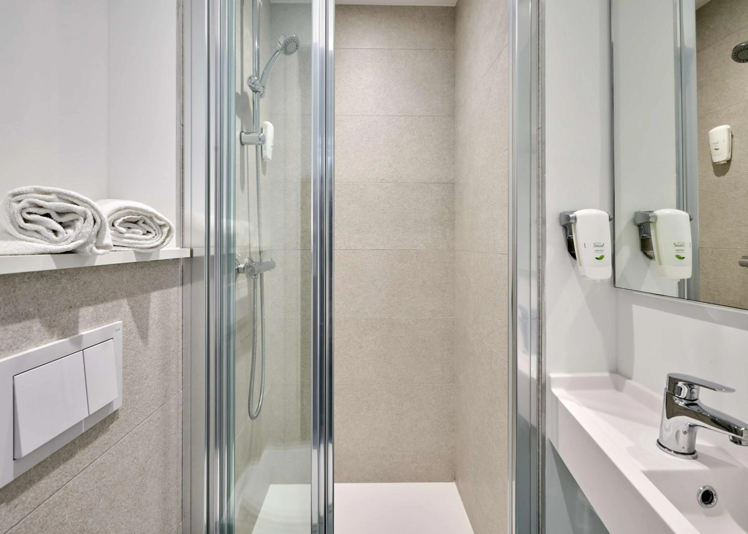 Bathroom in Kyriad ECO - Narbonne Sud