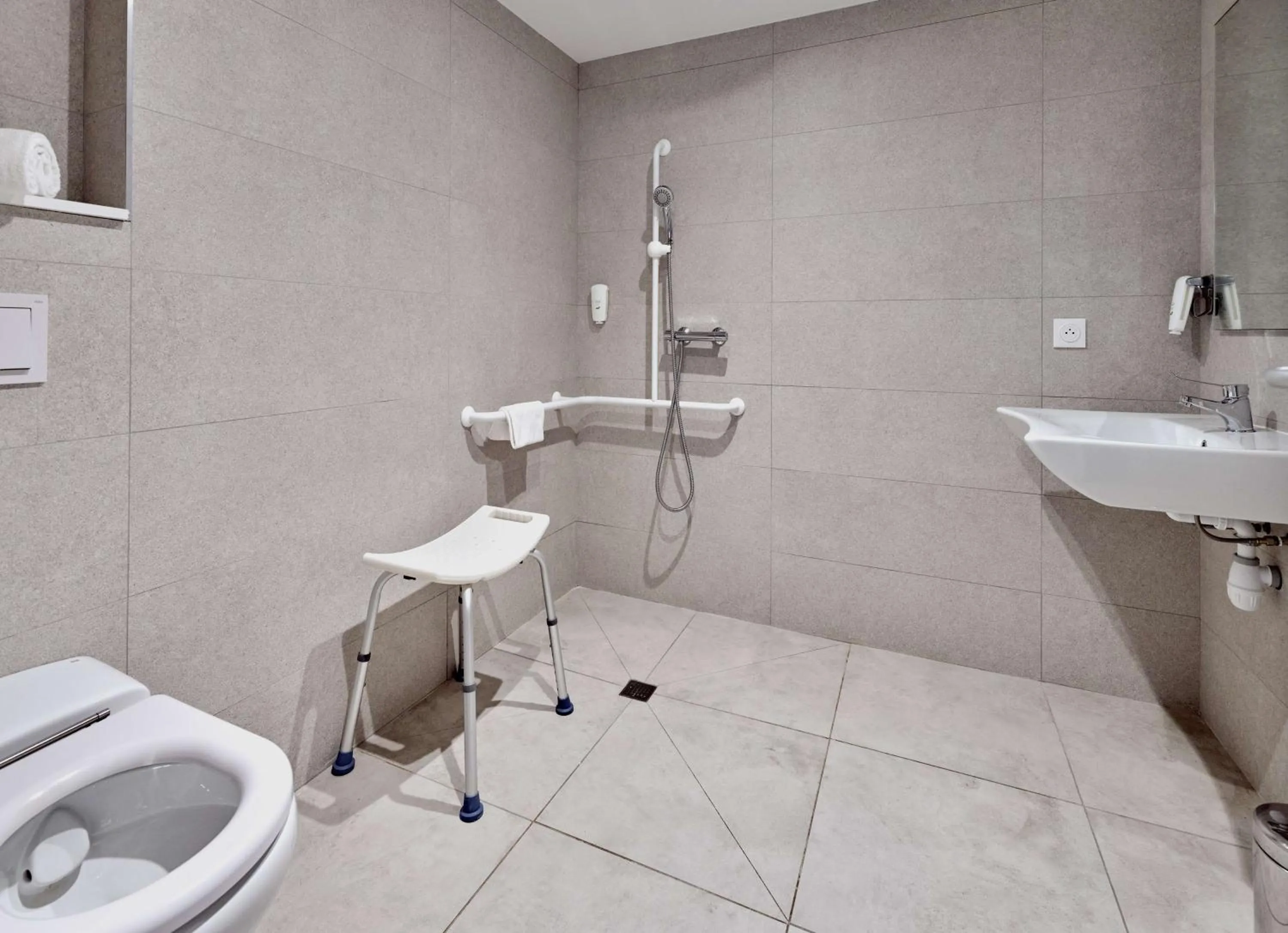 Bathroom in Kyriad ECO - Narbonne Sud