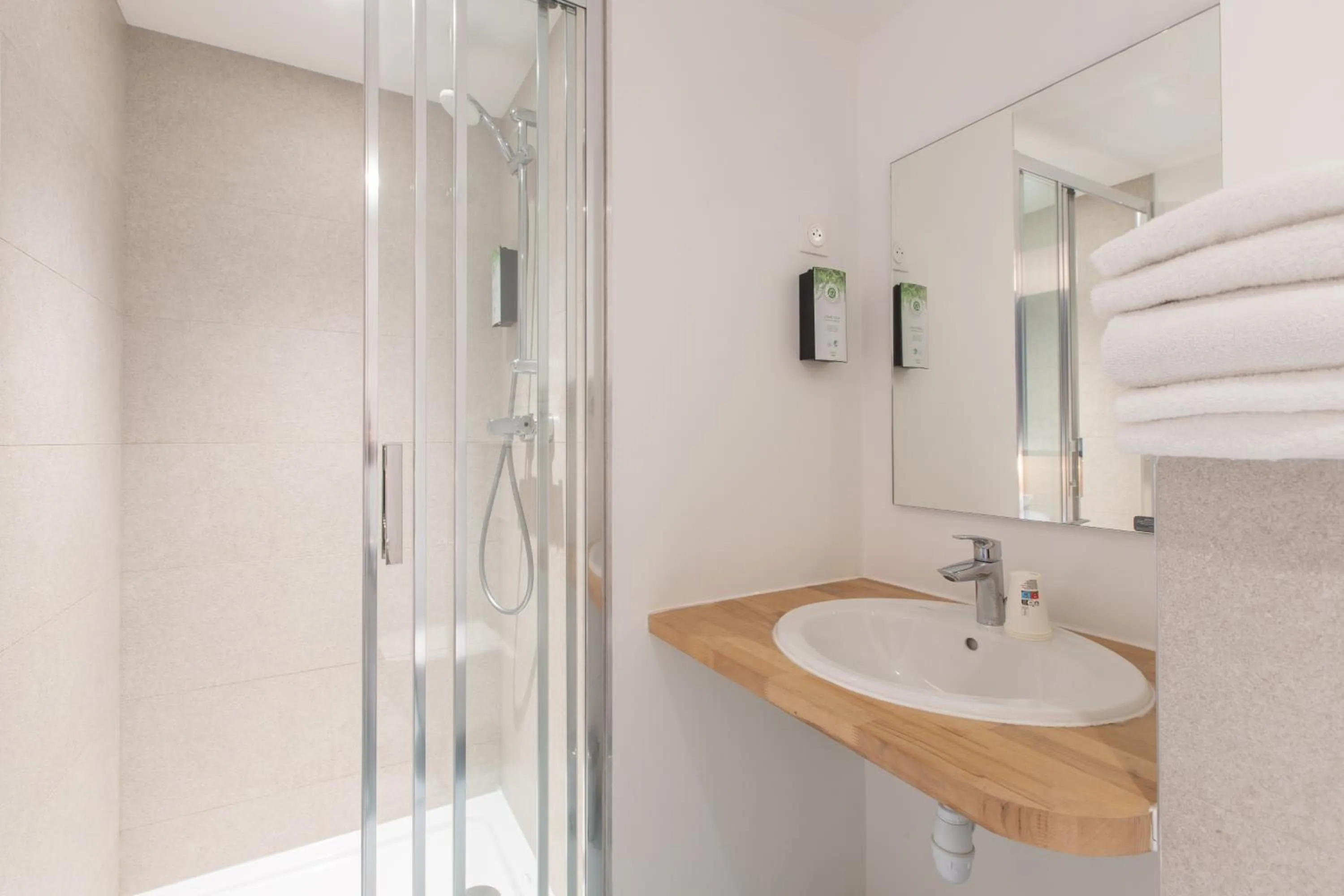 Bathroom in Kyriad ECO - Narbonne Sud