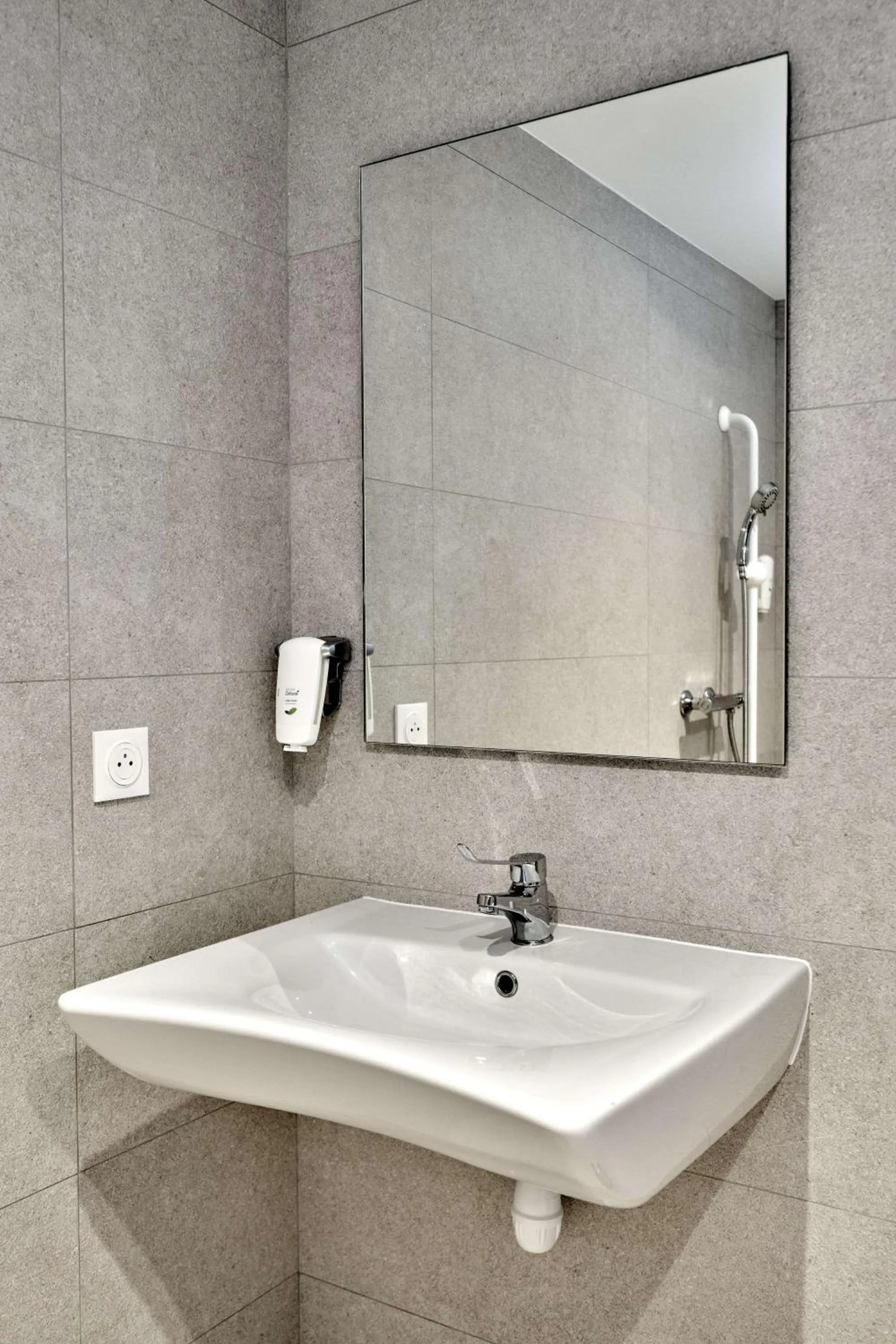 Bathroom in Kyriad ECO - Narbonne Sud