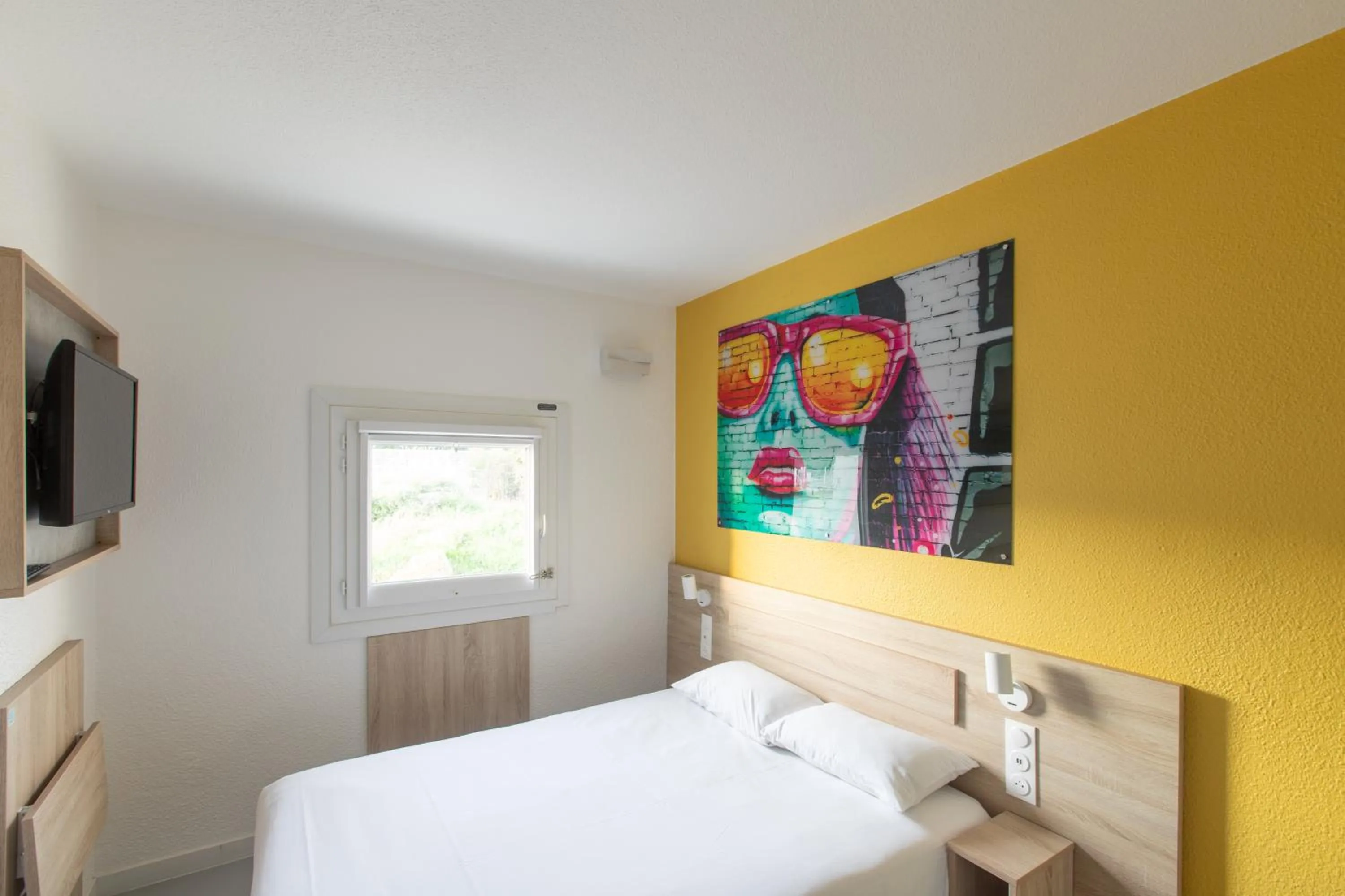 Bedroom, Bed in Kyriad ECO - Narbonne Sud