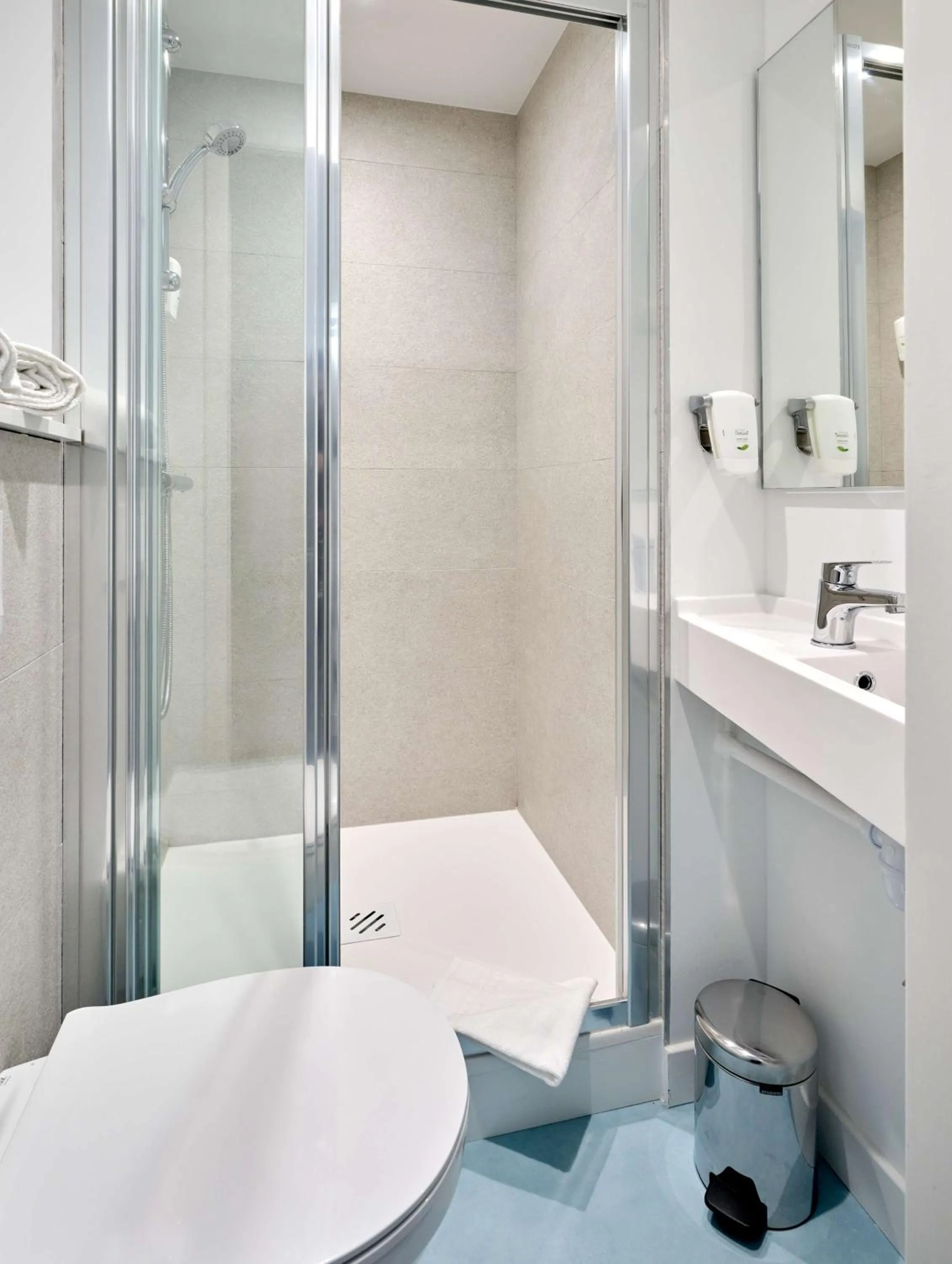 Bathroom in Kyriad ECO - Narbonne Sud