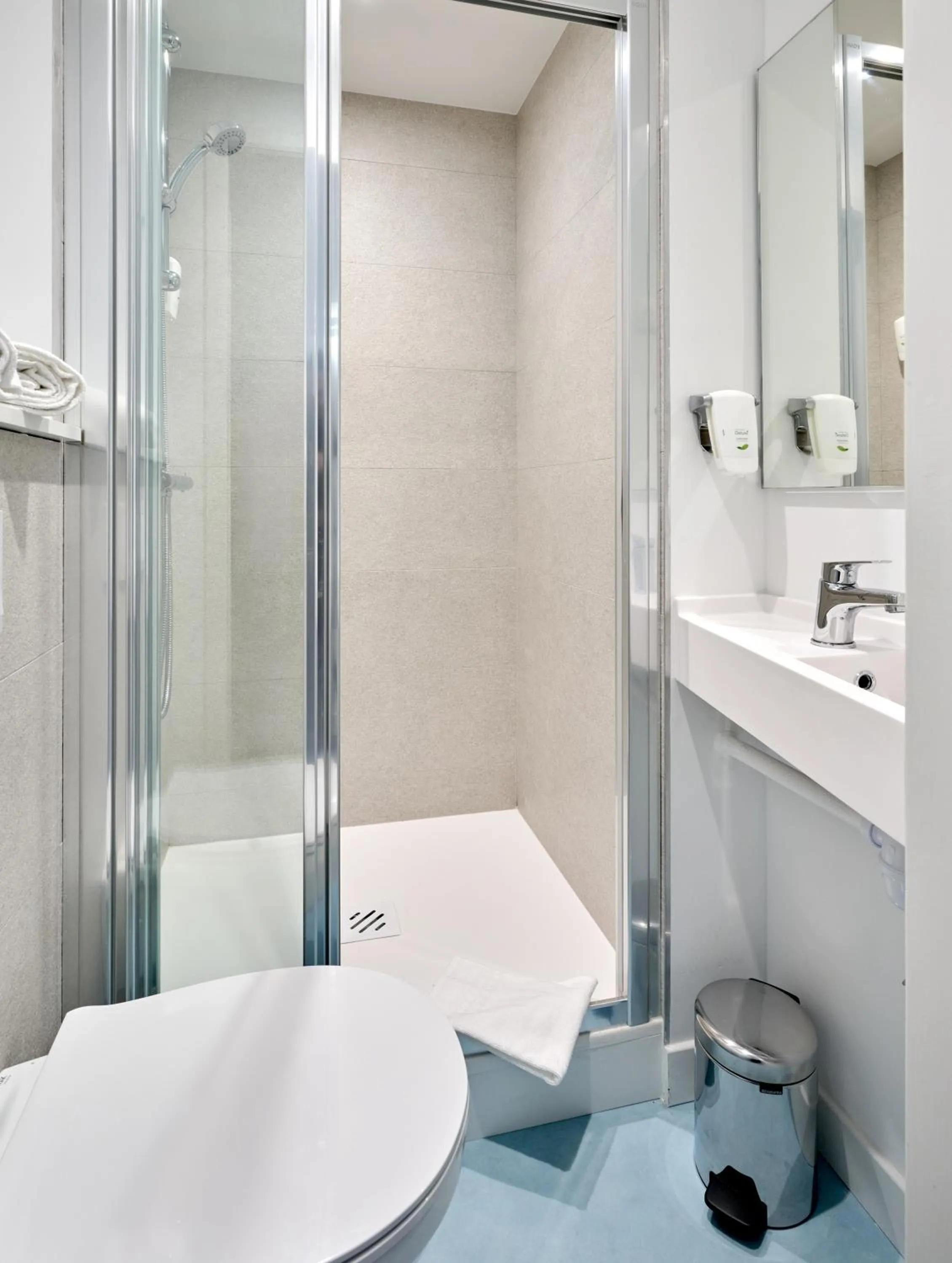 Shower in Kyriad ECO - Narbonne Sud