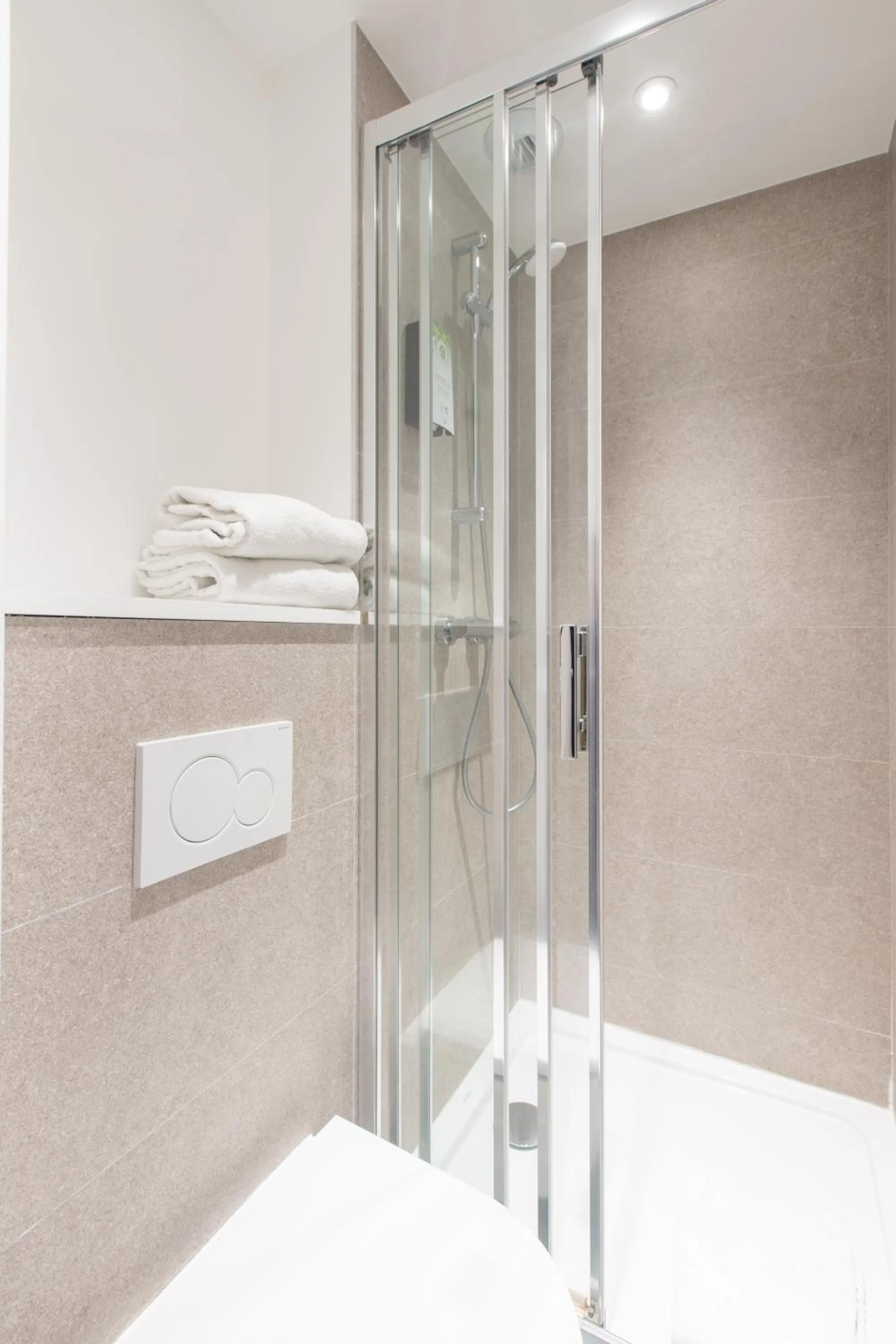 Bathroom in Kyriad ECO - Narbonne Sud