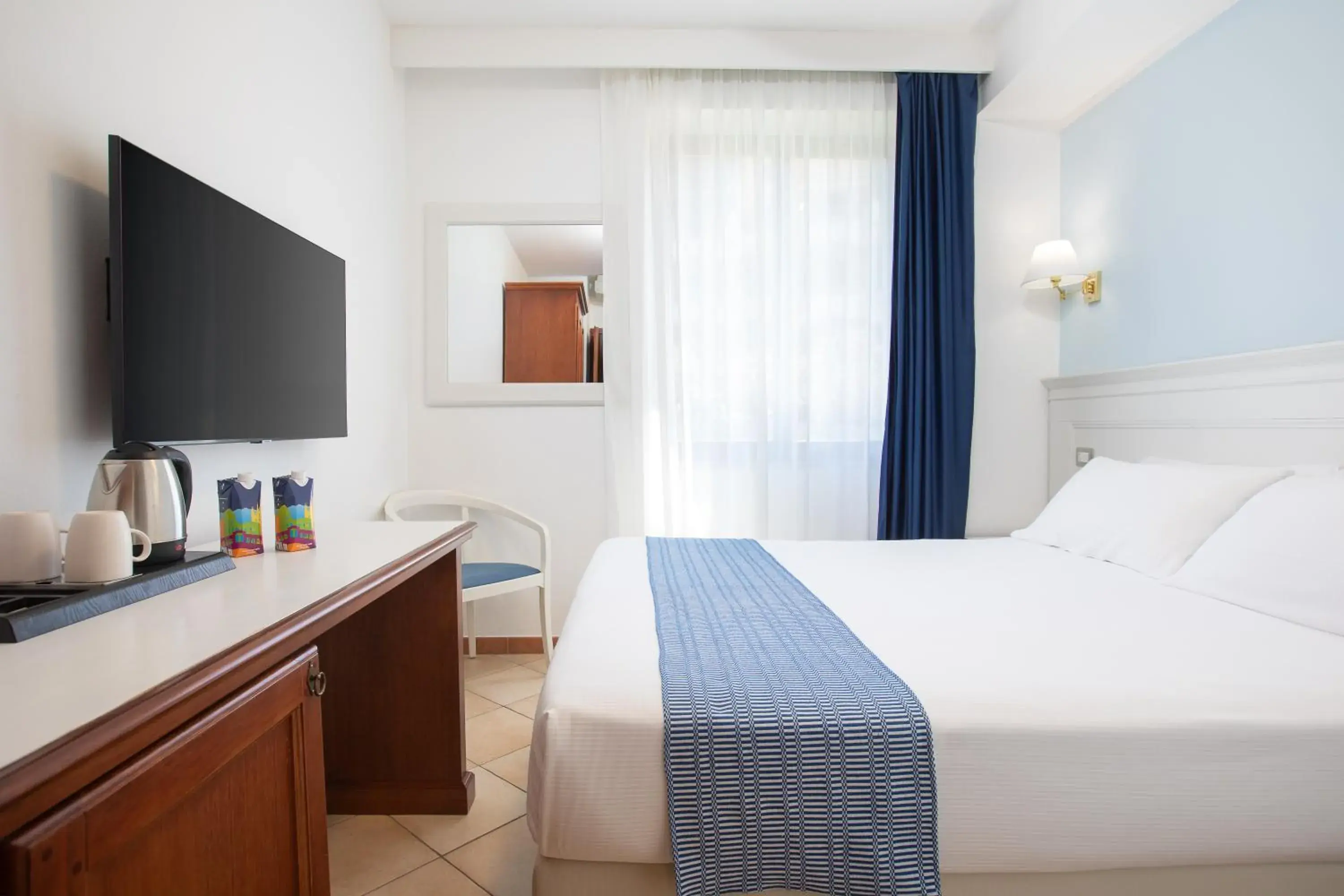 Economy Queen Room in Best Western Hotel Blumarea Economy Queen Room in Best Western Hotel Blumarea