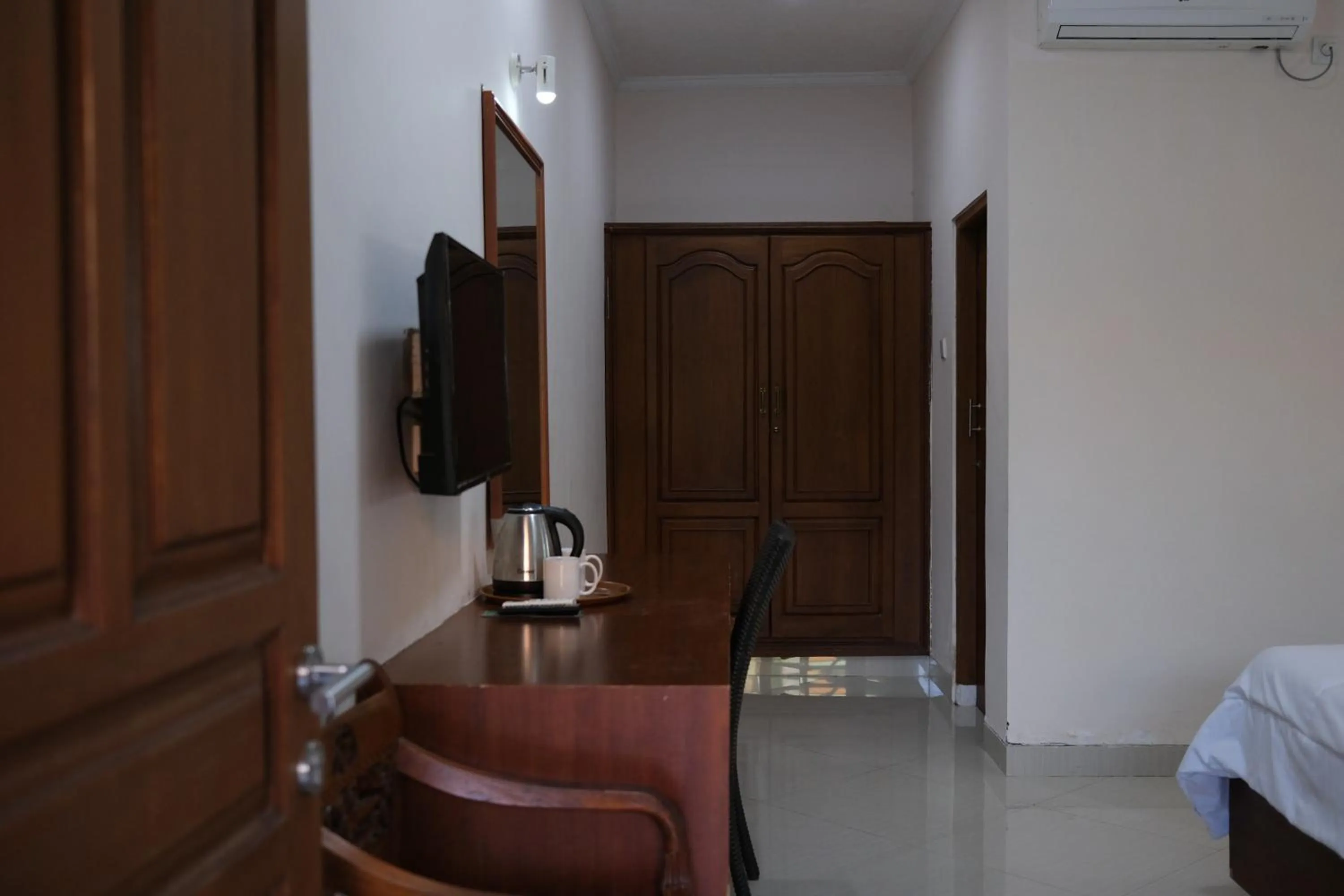 Photo of the whole room, Bed in Fat Yogi Cottages