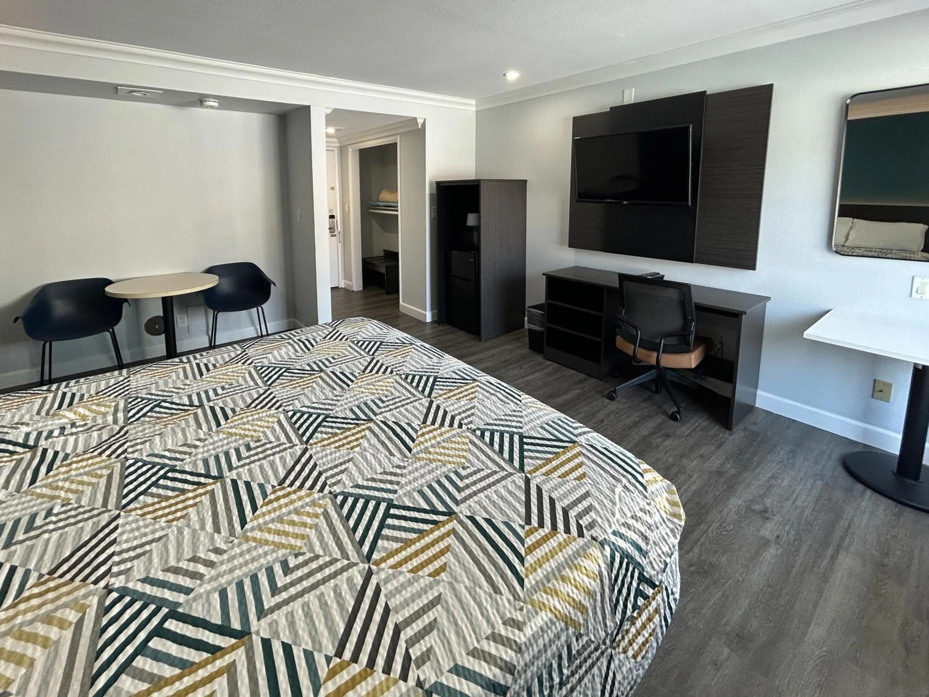 Photo of the whole room, Bed in Motel 6 Buena Park, CA Anaheim Near Maingate Knotts