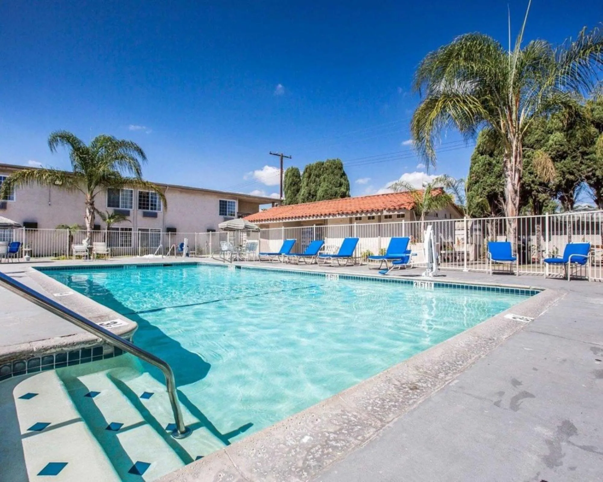 Day, Swimming Pool in THE BERRY INN
