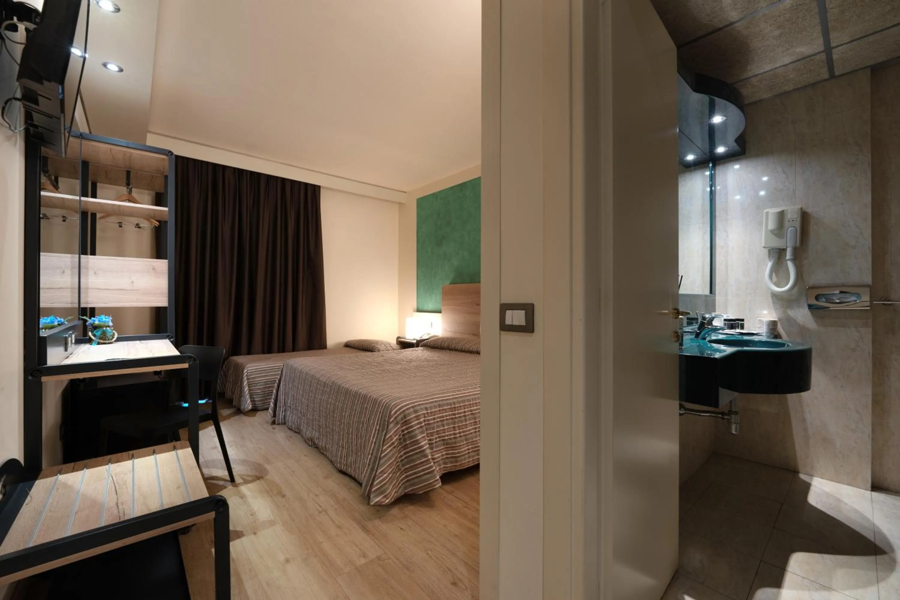 Bedroom, Bed in Hotel Galilei