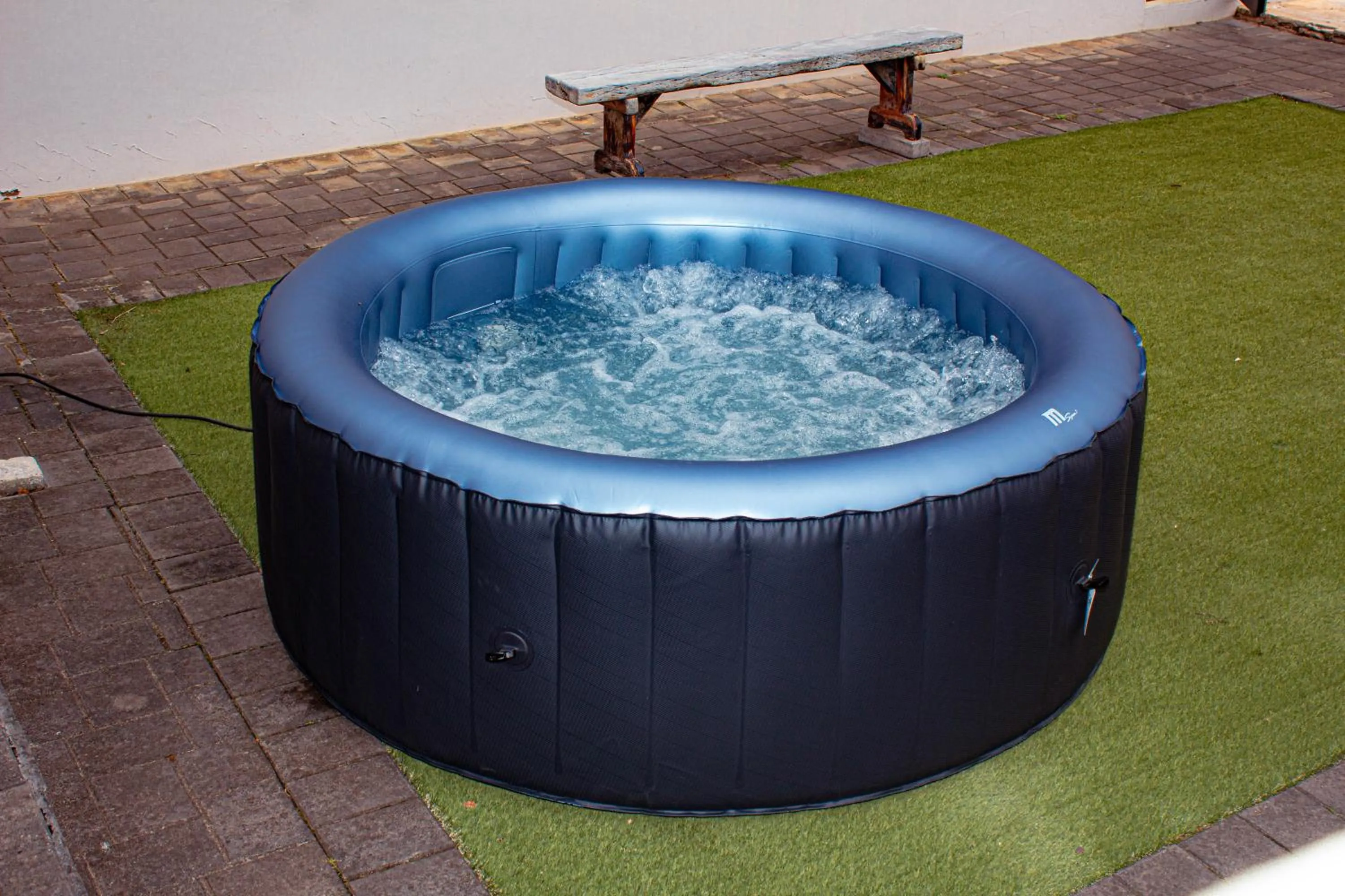 Hot Tub in Amabwe Guesthouse