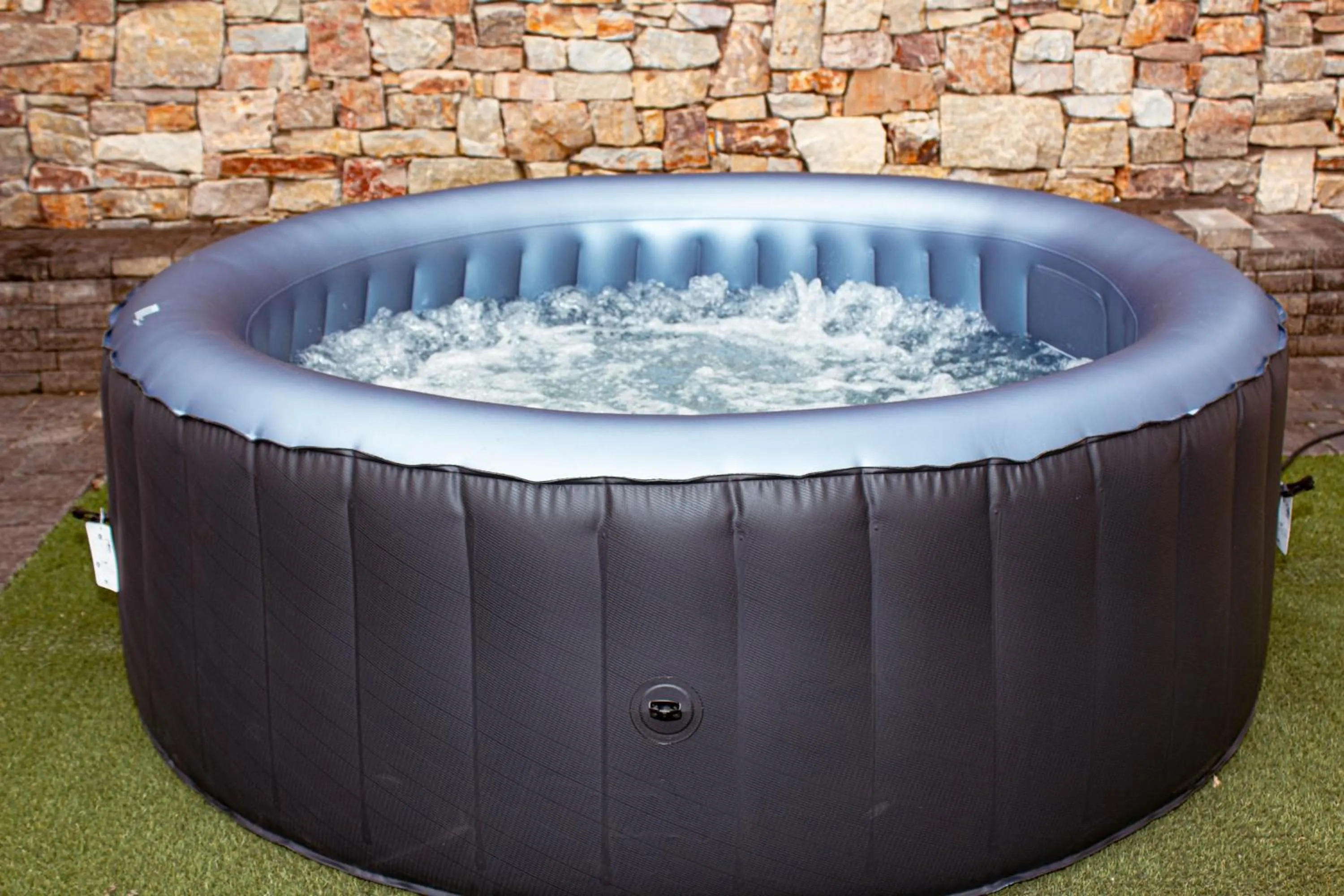 Hot Tub in Amabwe Guesthouse