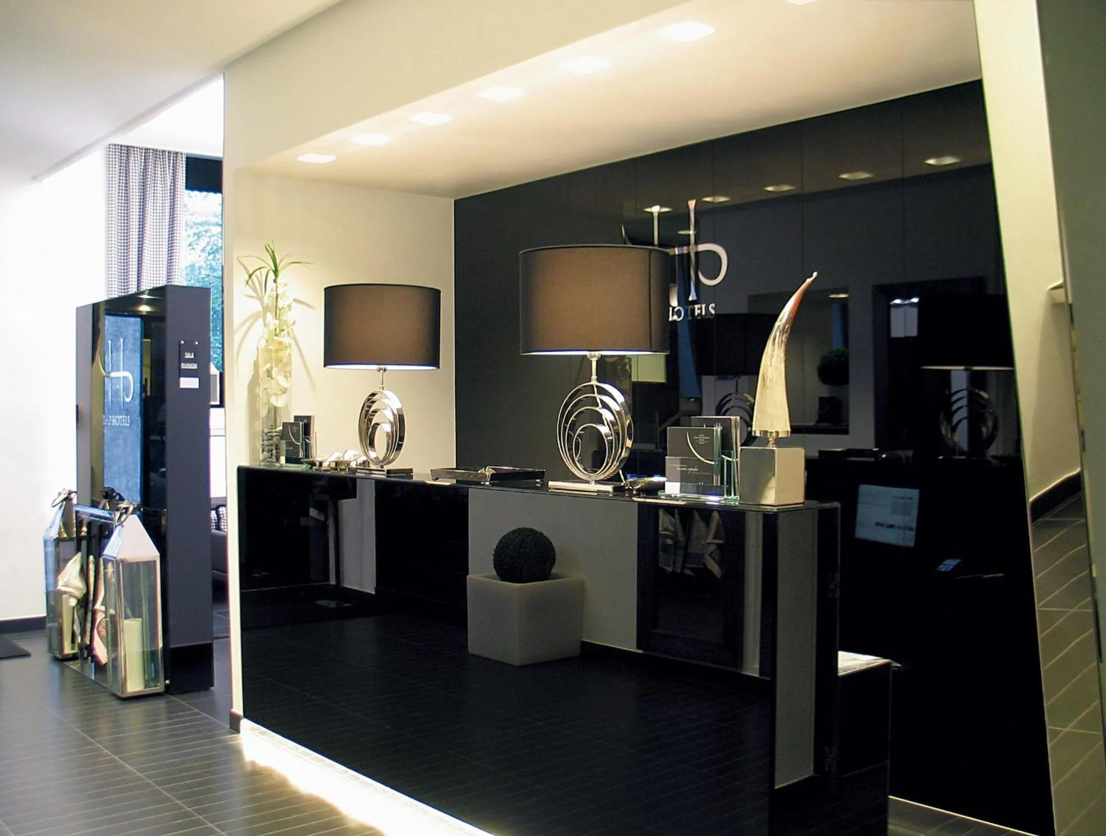 Lobby or reception in LHP Hotel Napoleon