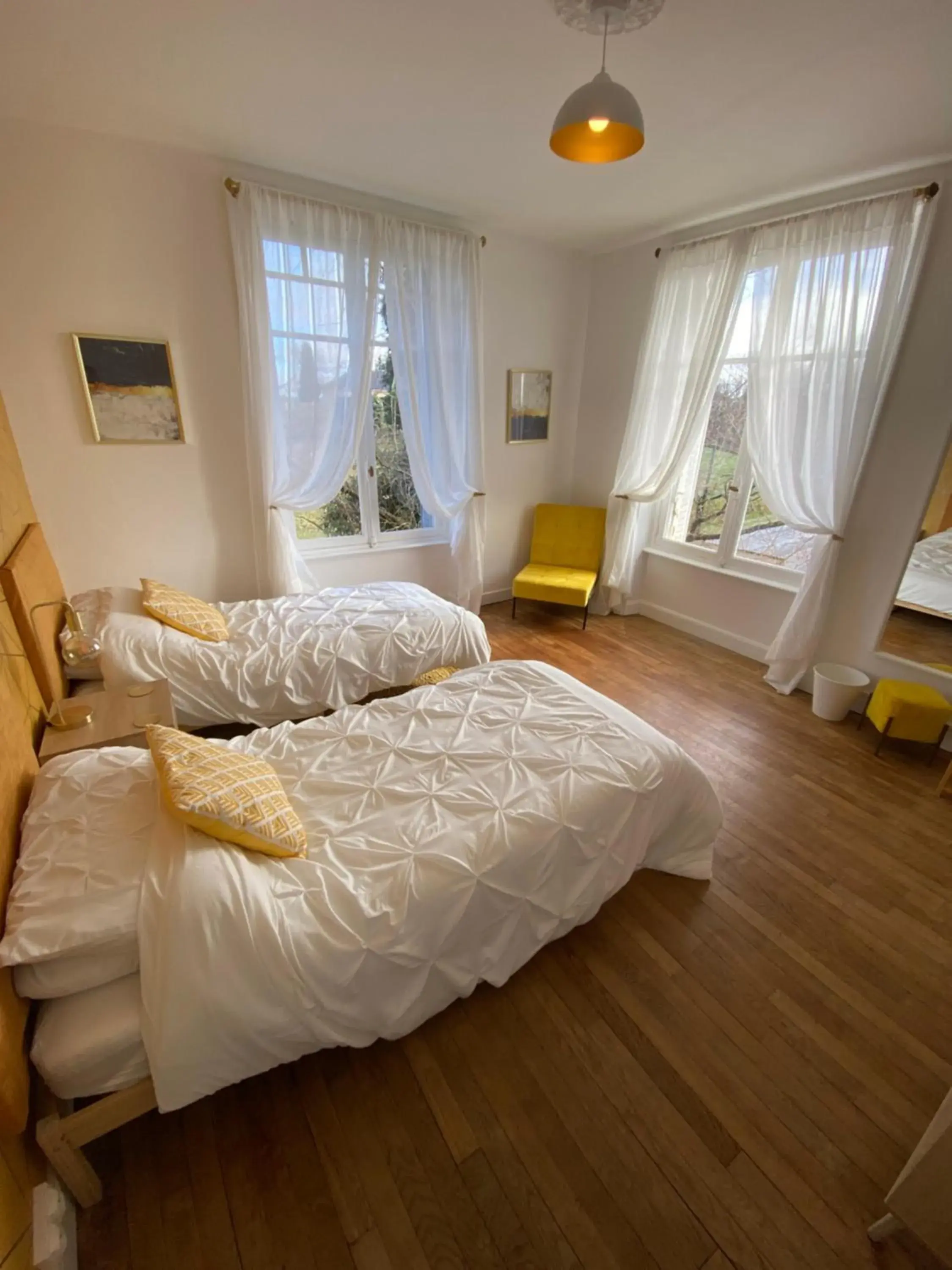 Large Twin Room - single occupancy in Maison de Montgibaud Large Twin Room - single occupancy in Maison de Montgibaud