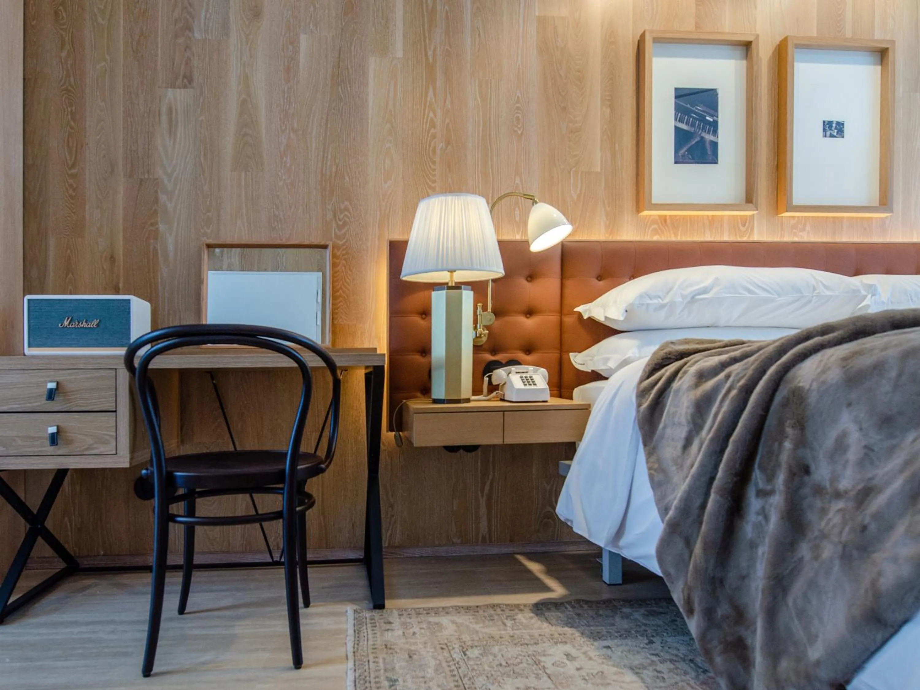 TV and multimedia, Bed in Browns Avenue Hotel