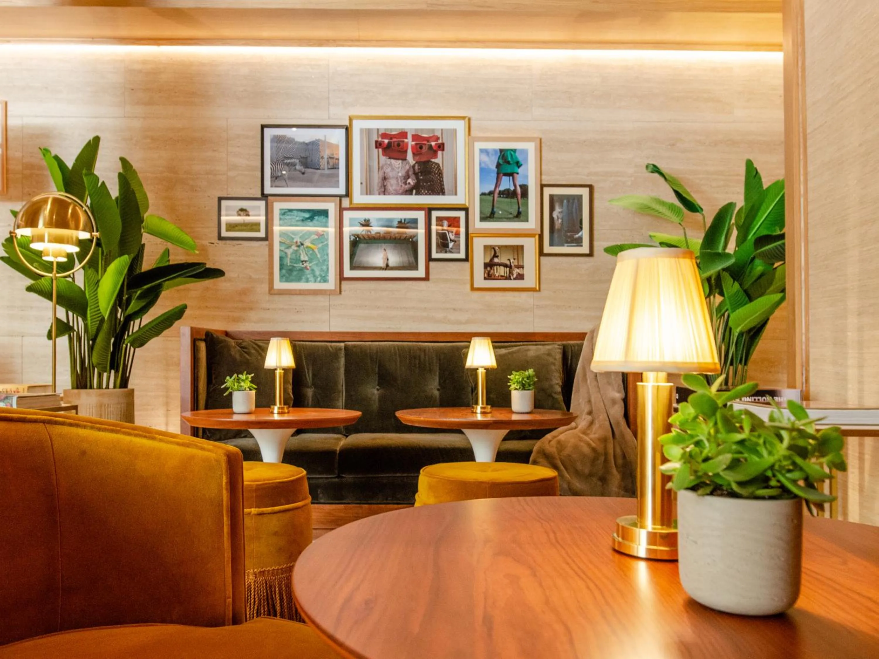 Lounge or bar in Browns Avenue Hotel